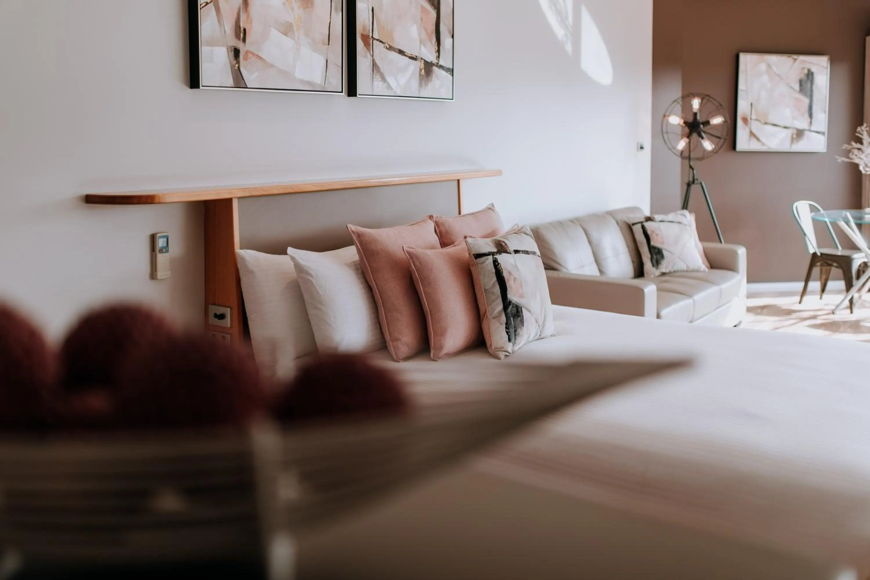 Photo of the whole room, Bed in Eagle View Escape