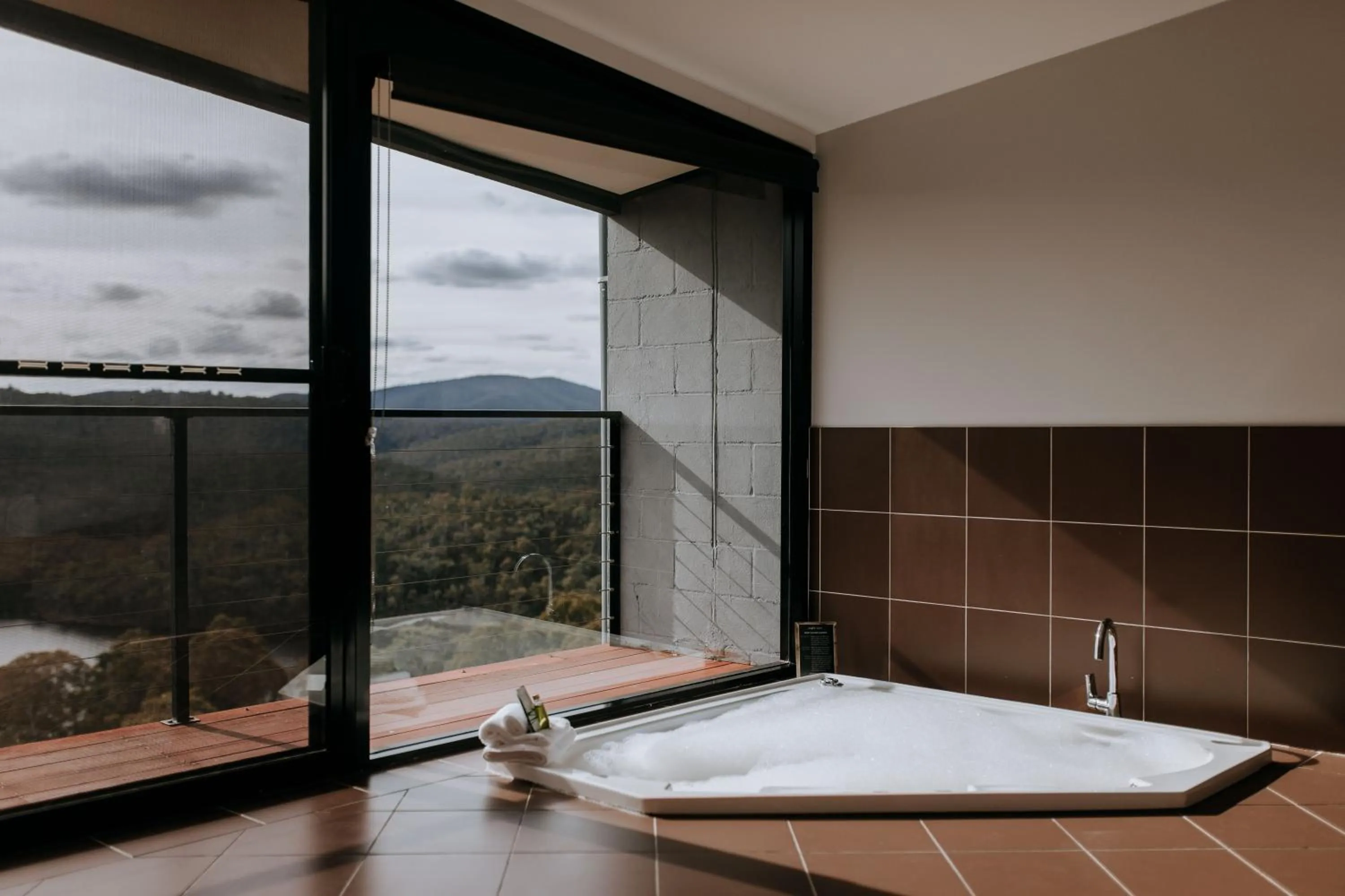 Natural landscape in Eagle View Escape