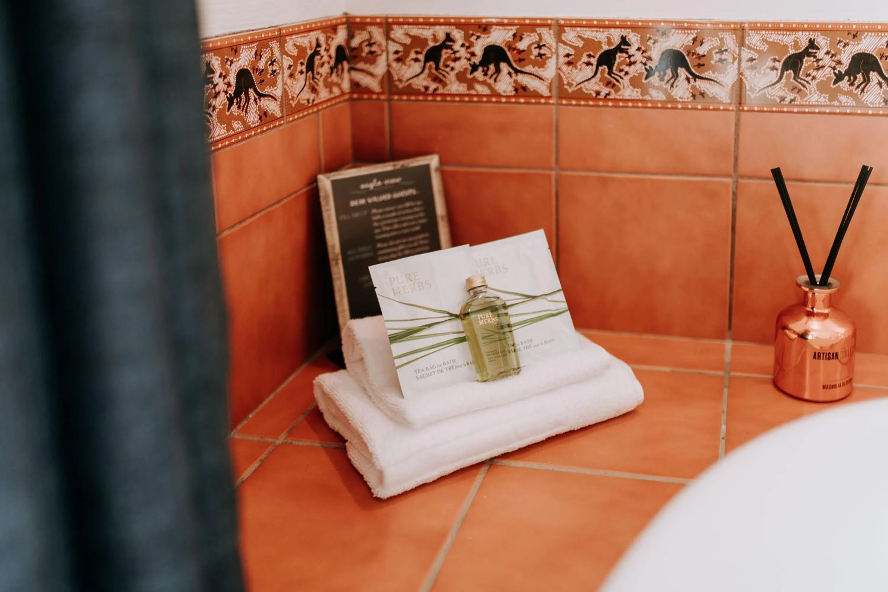 Bathroom, Bed in Eagle View Escape