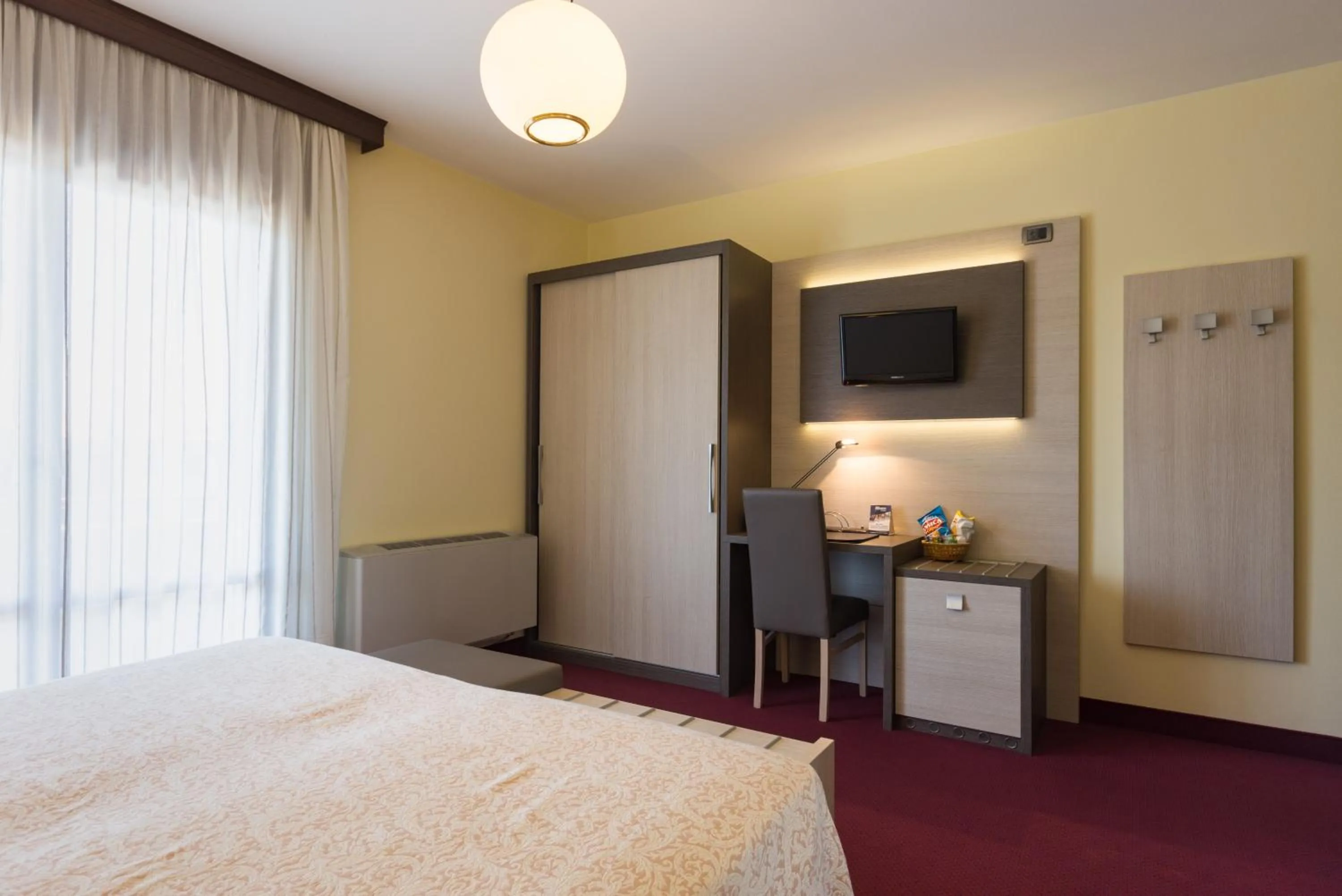 Bed in Park Hotel Ristorante Ca' Bianca