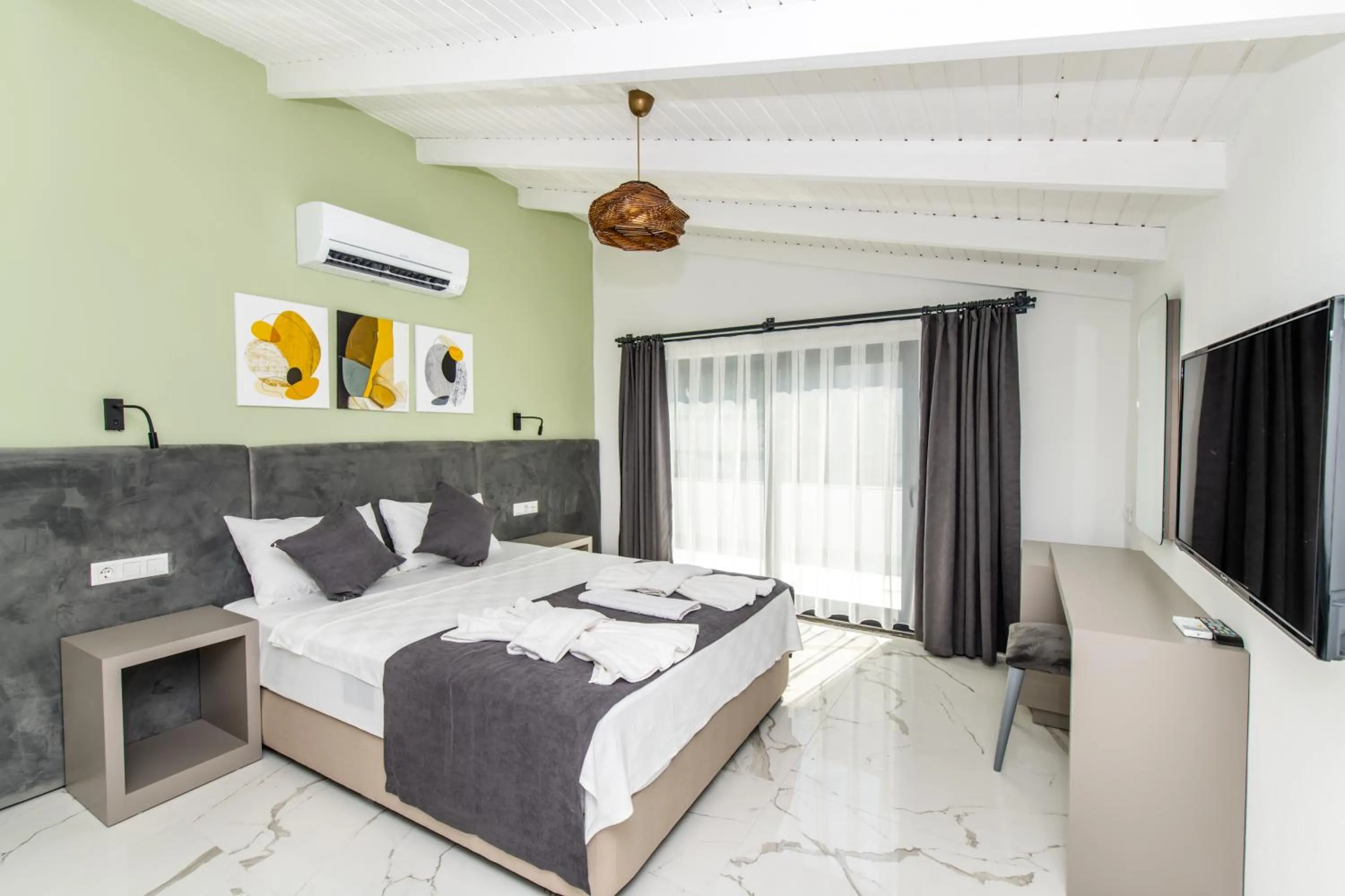 Photo of the whole room in Leonis Hotel