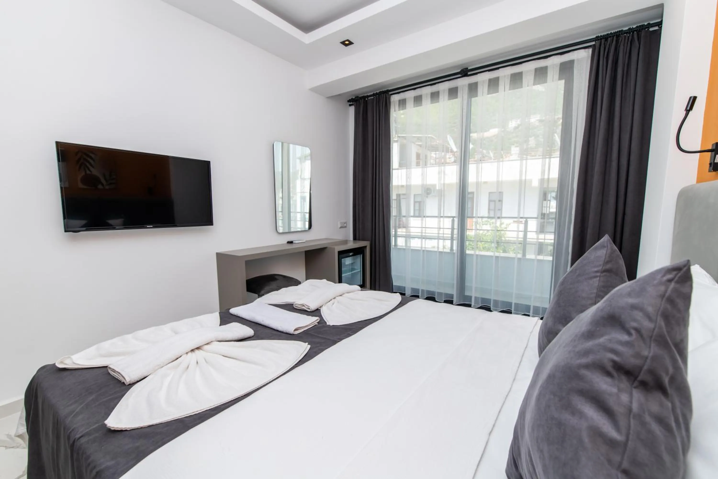 Photo of the whole room in Leonis Hotel