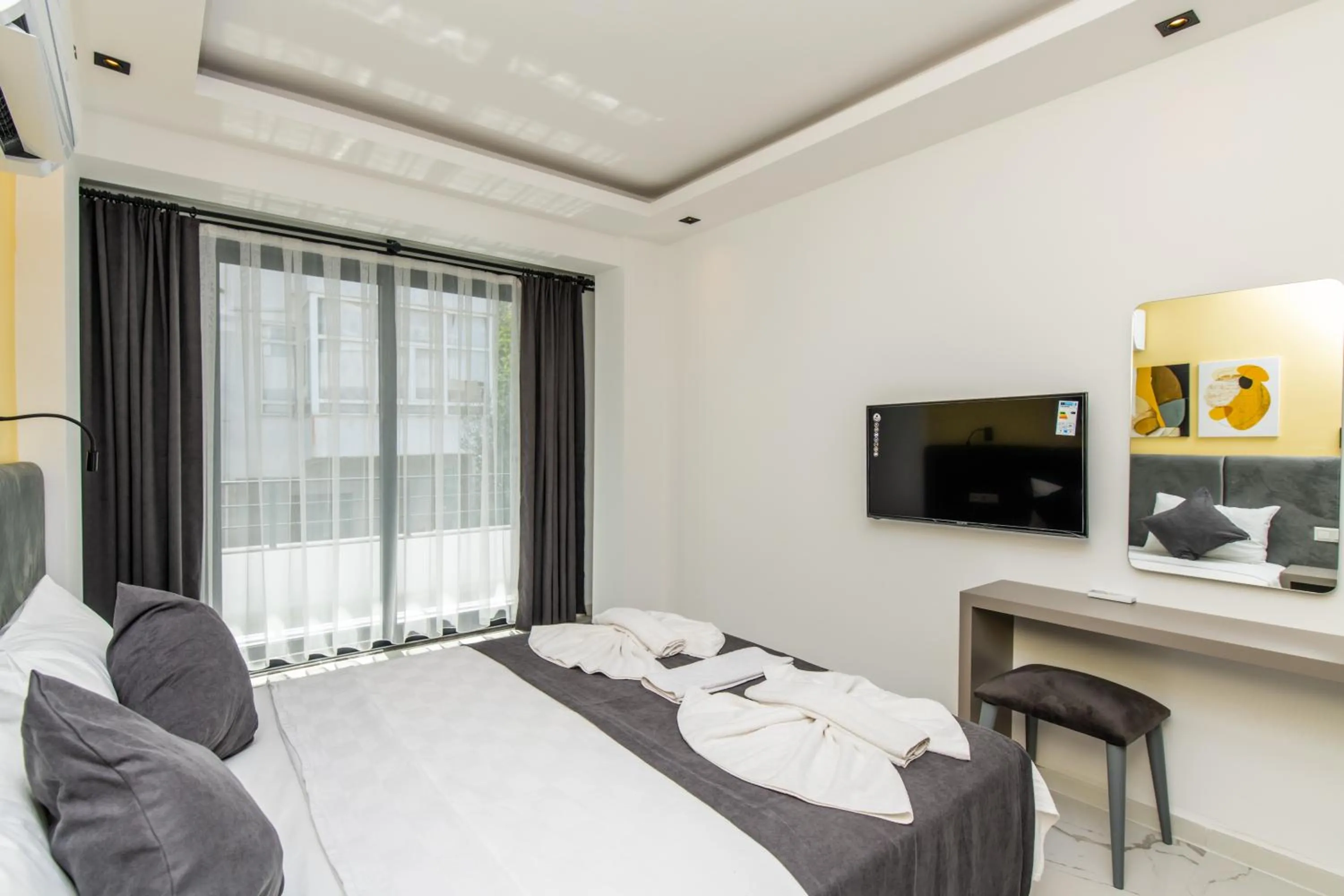 Photo of the whole room in Leonis Hotel