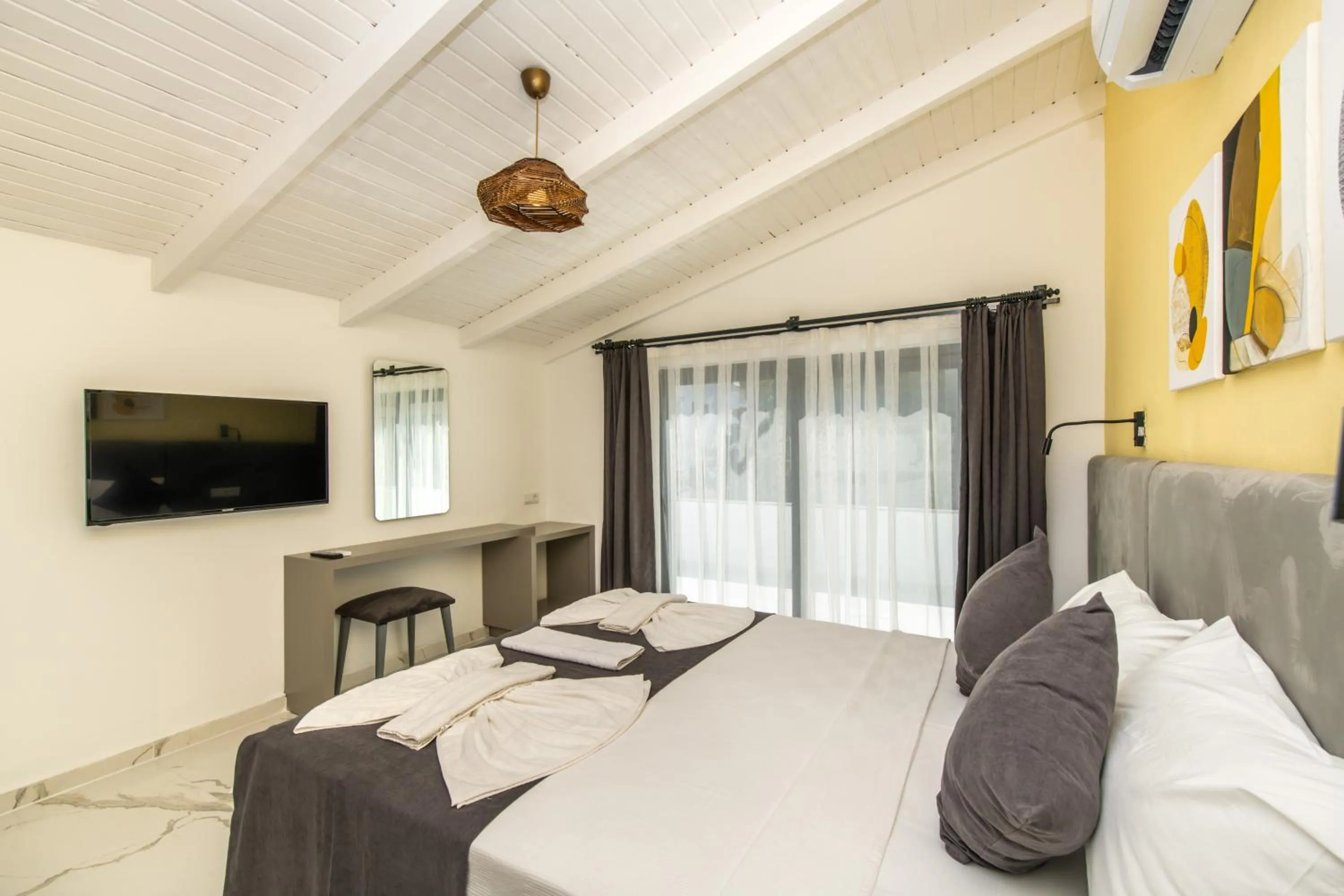 Photo of the whole room in Leonis Hotel