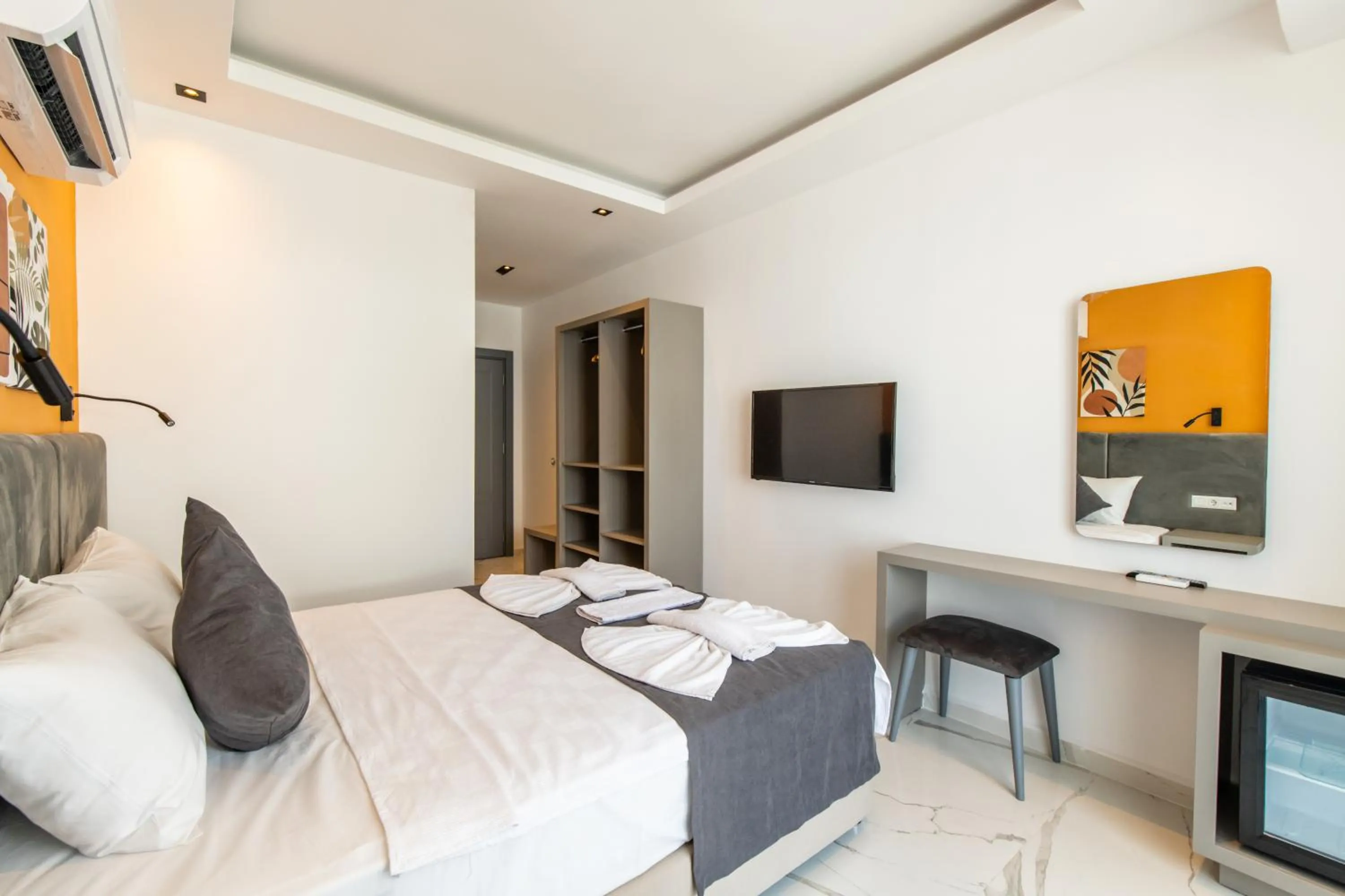 Photo of the whole room in Leonis Hotel