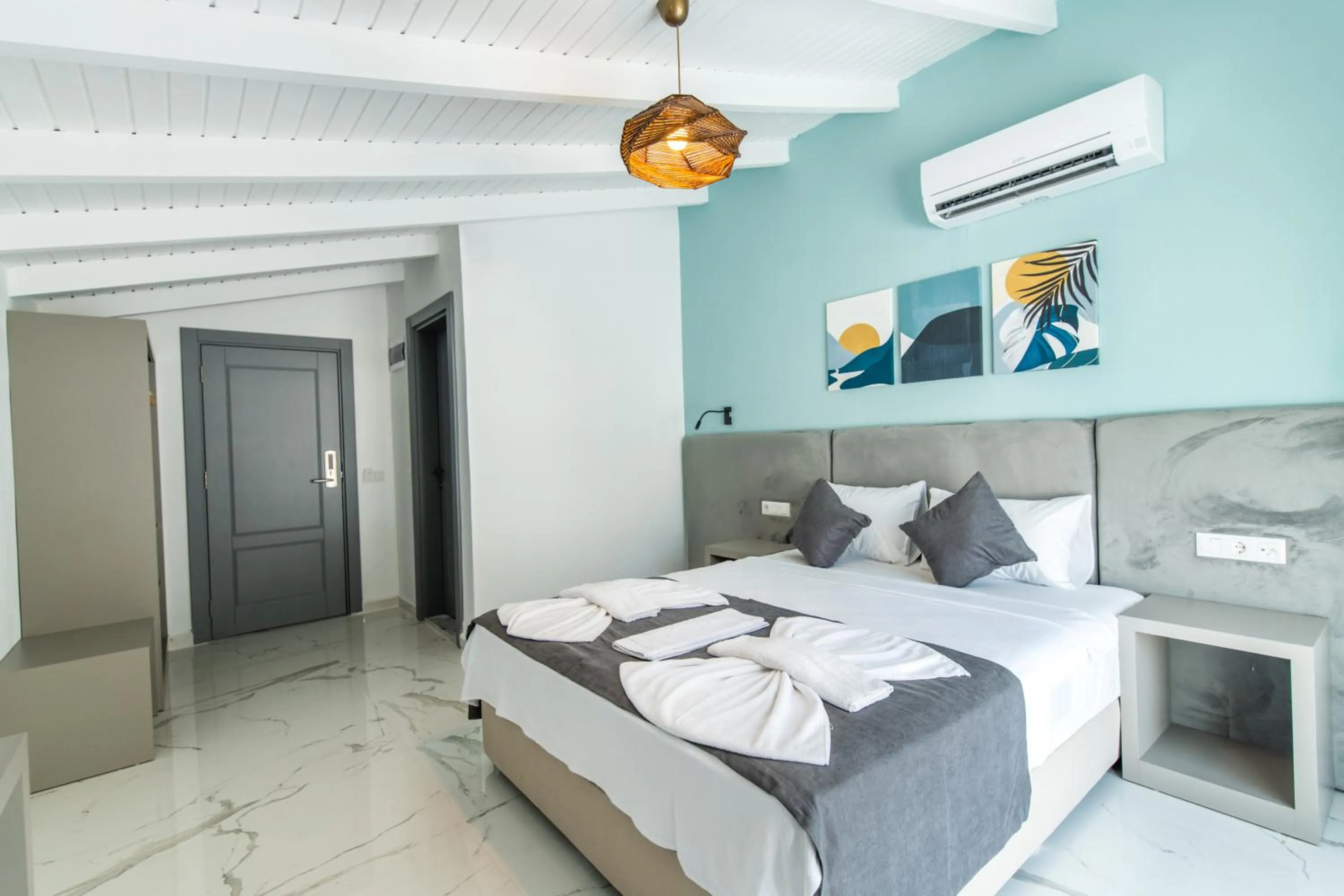 Photo of the whole room in Leonis Hotel