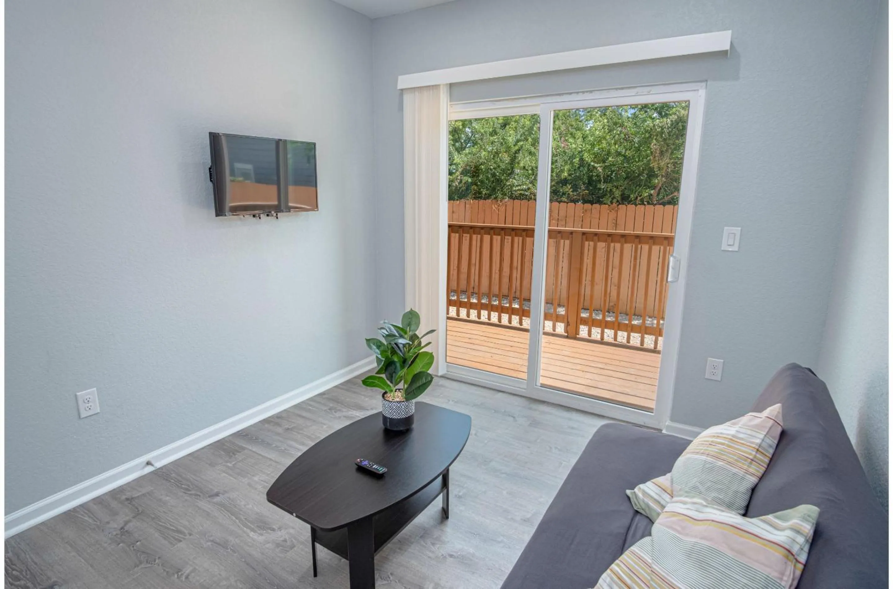 Living room in Newly Remodeled 4BR 2BA Near Amazing Downtown