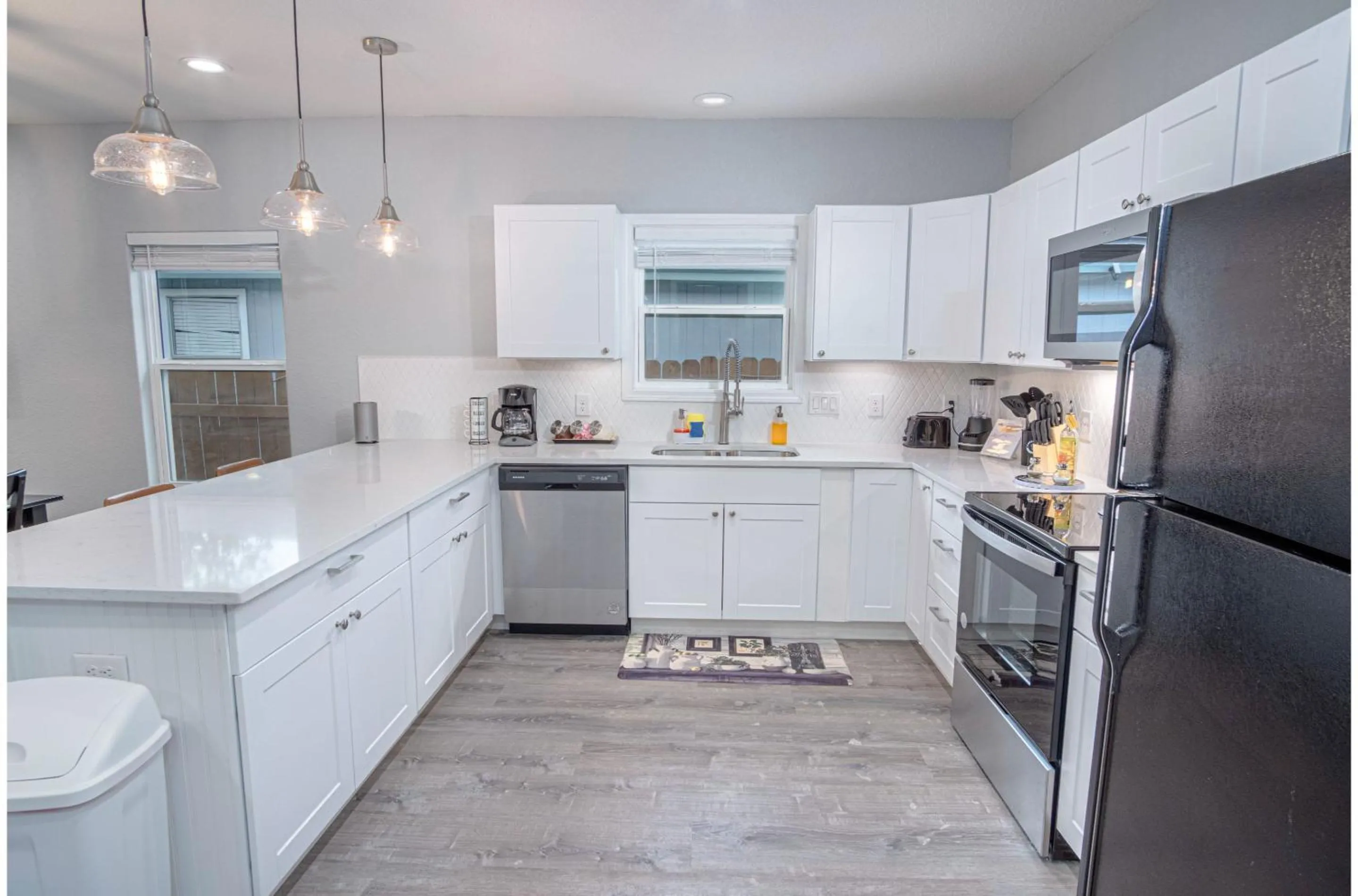 Kitchen or kitchenette in Newly Remodeled 4BR 2BA Near Amazing Downtown