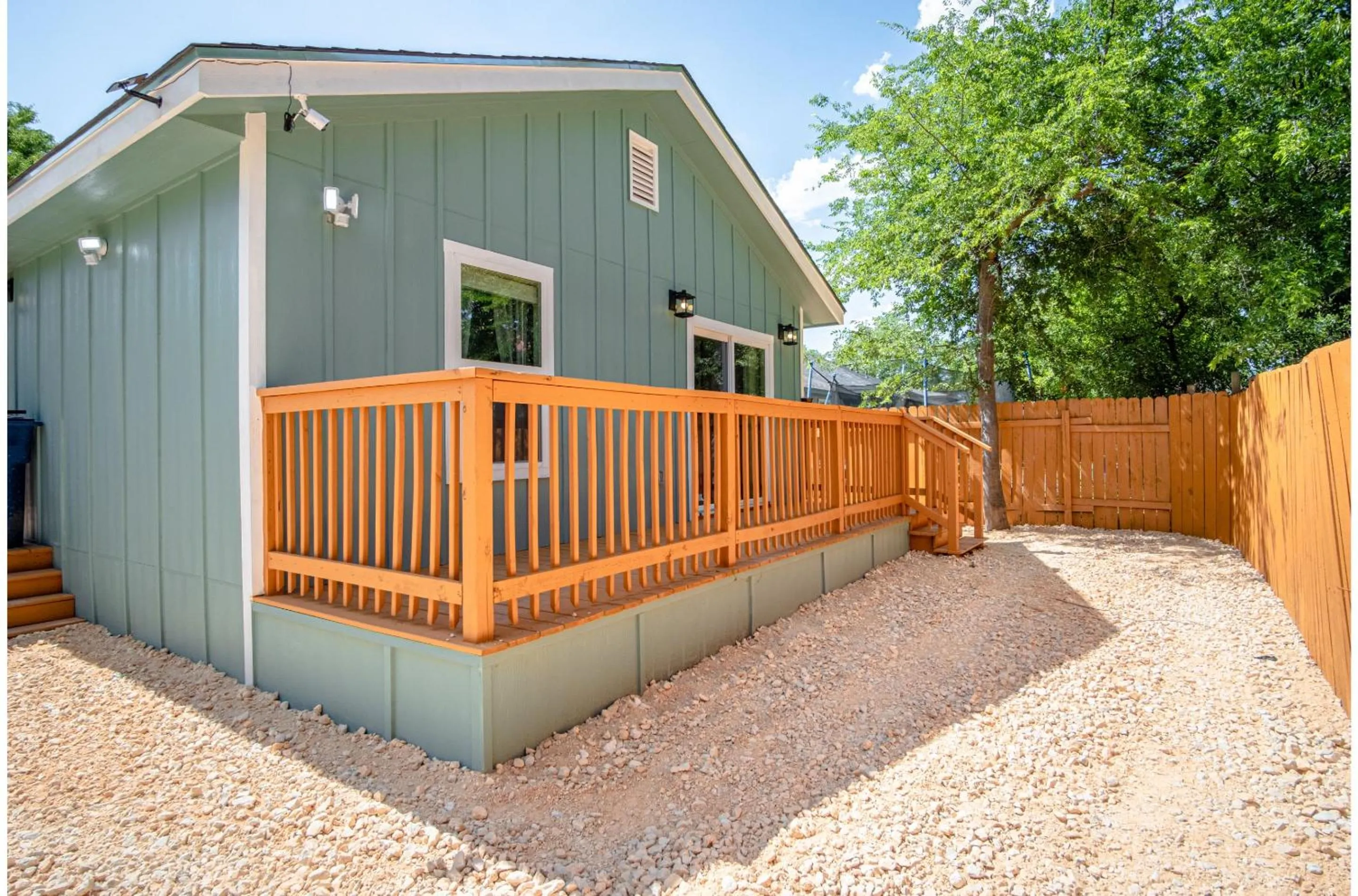 Balcony/Terrace in Newly Remodeled 4BR 2BA Near Amazing Downtown