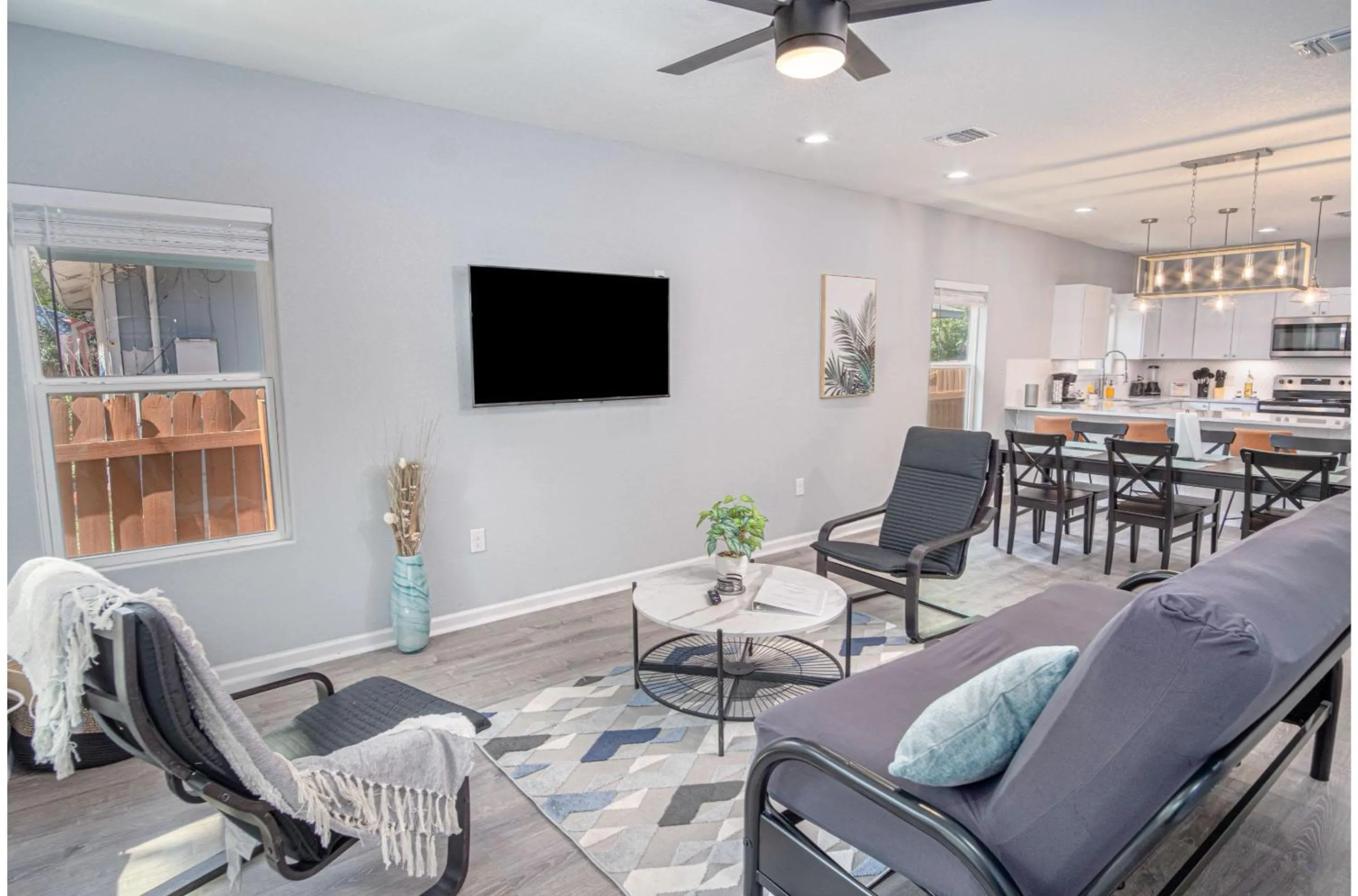 Living room in Newly Remodeled 4BR 2BA Near Amazing Downtown