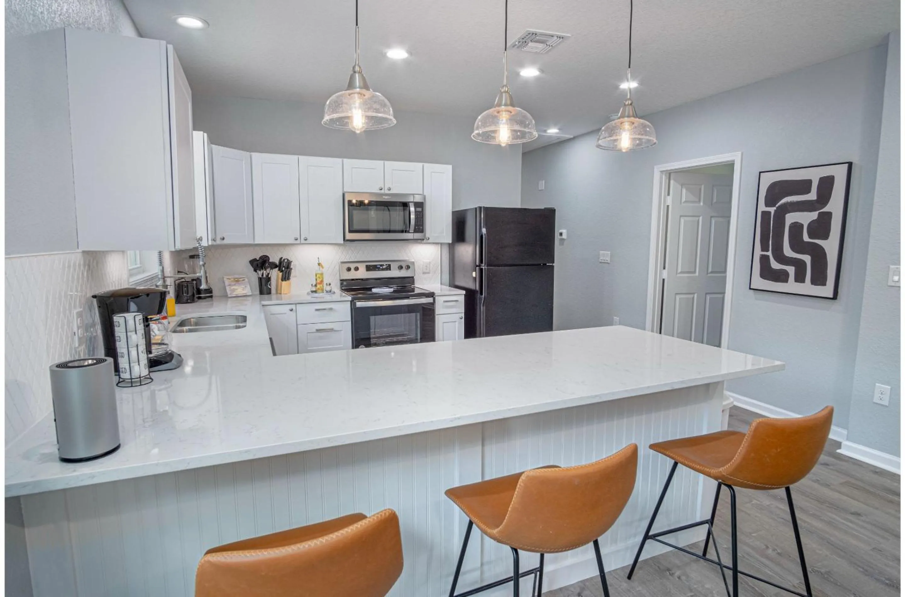Kitchen or kitchenette in Newly Remodeled 4BR 2BA Near Amazing Downtown