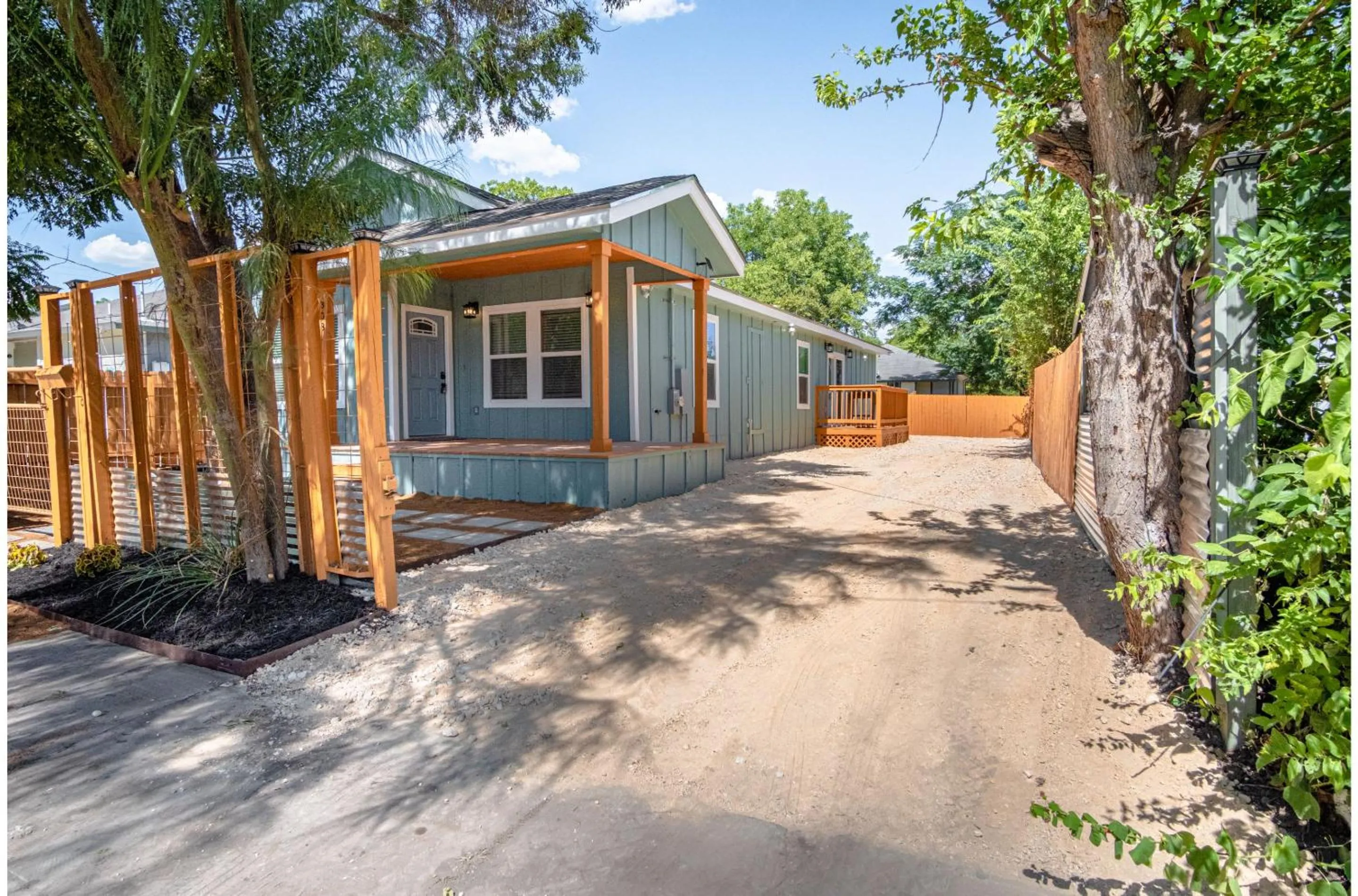 Parking in Newly Remodeled 4BR 2BA Near Amazing Downtown