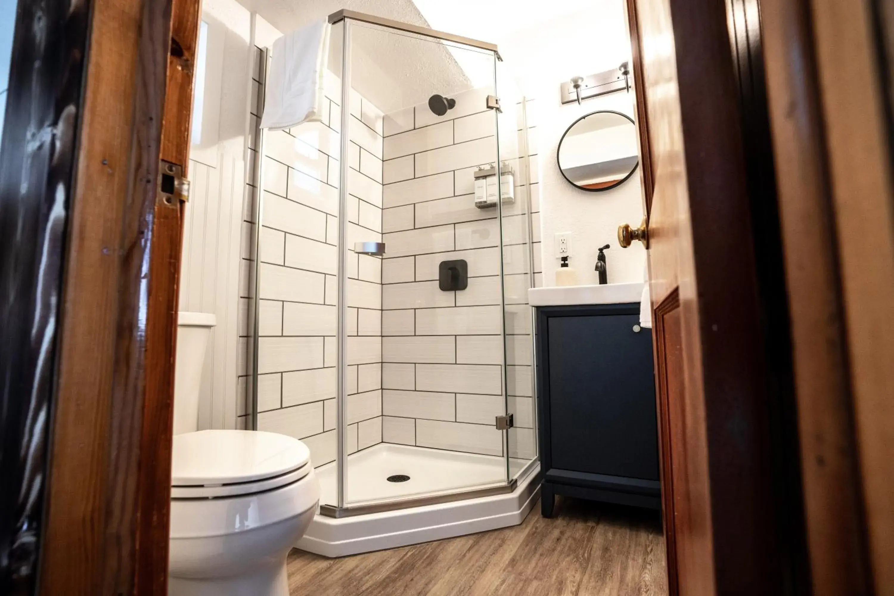 Deluxe Queen Suite in Columbia Point Resort Deluxe Queen Suite in Columbia Point Resort