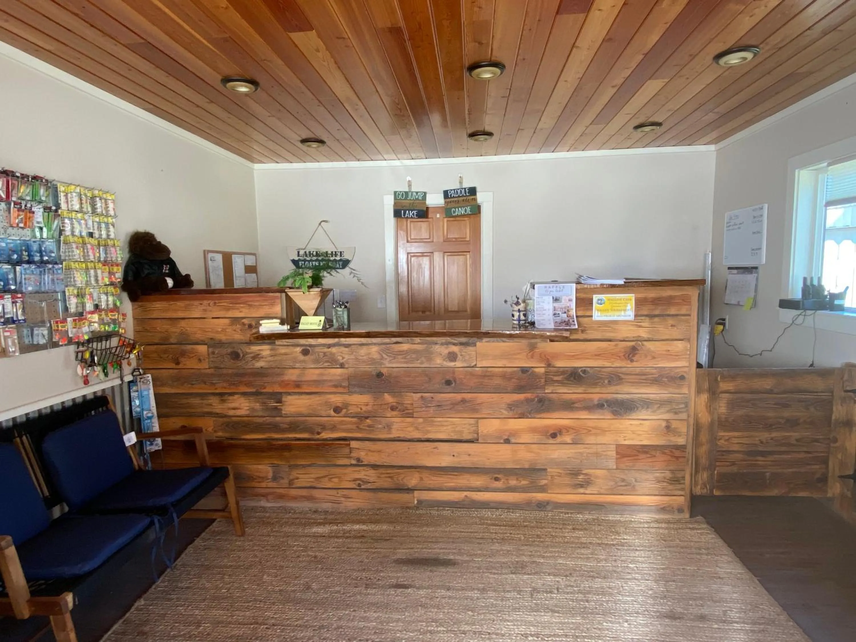 Columbia Point Resort