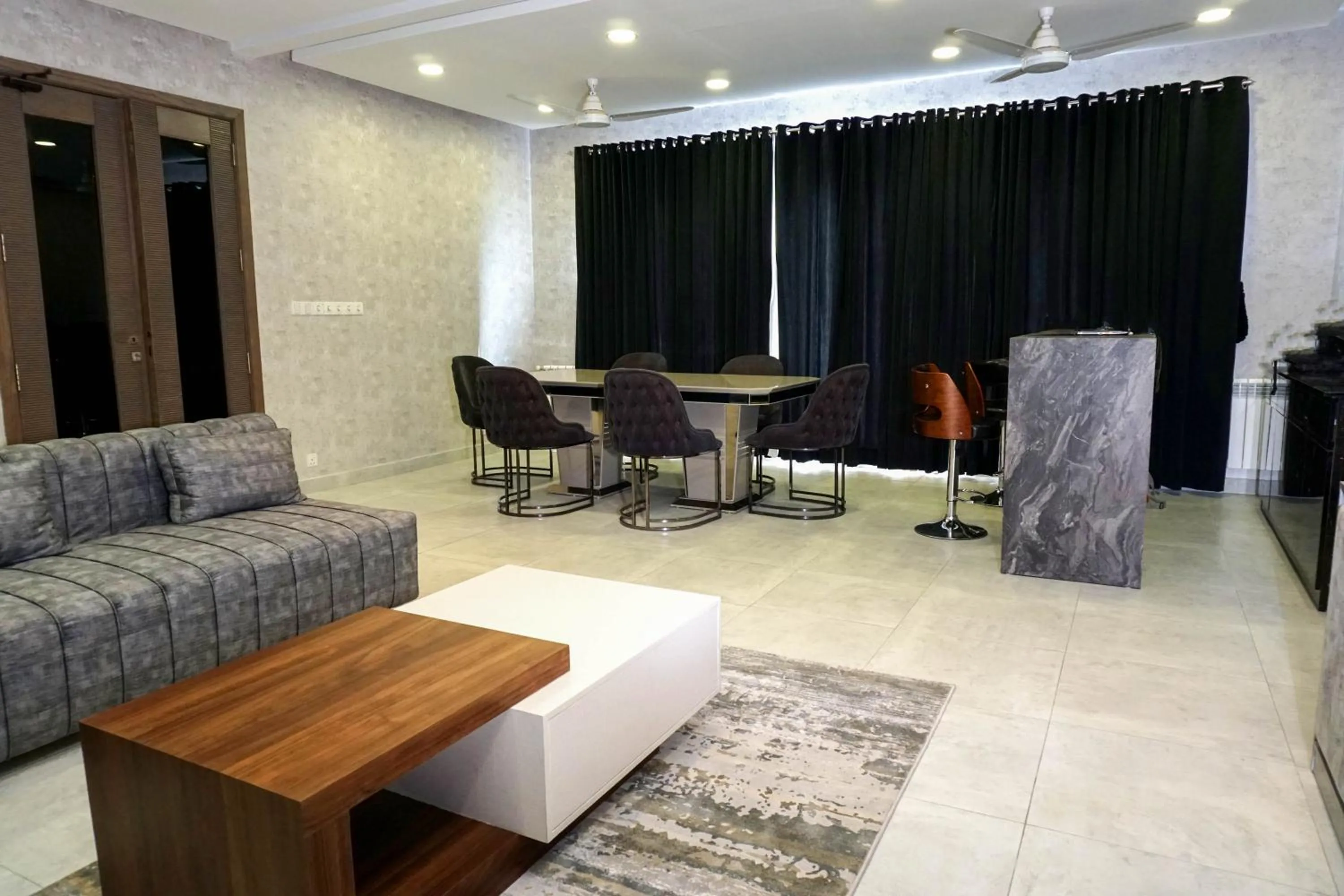 Living room in OXVUE Boutique Hotel