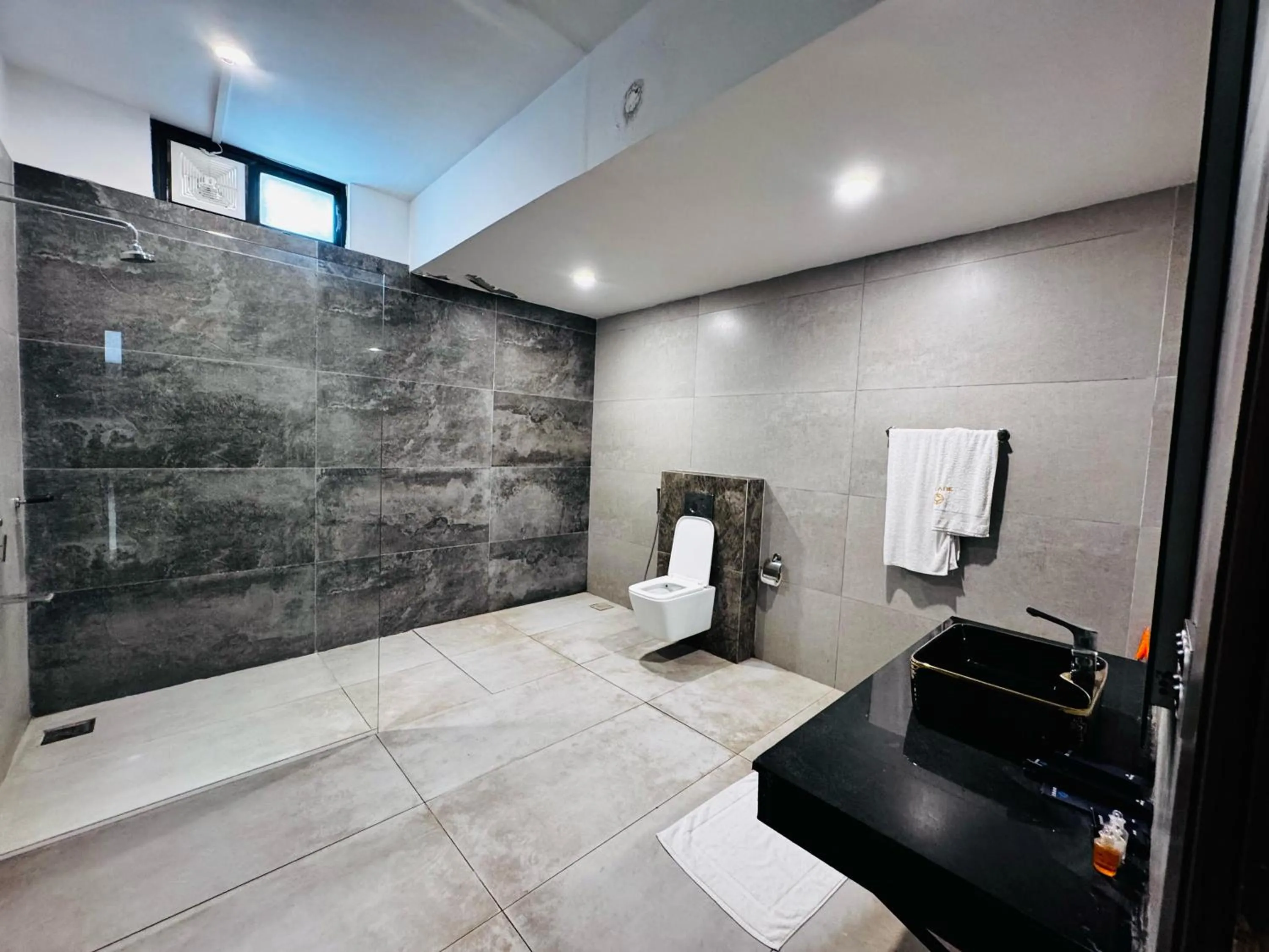 Shower in OXVUE Boutique Hotel