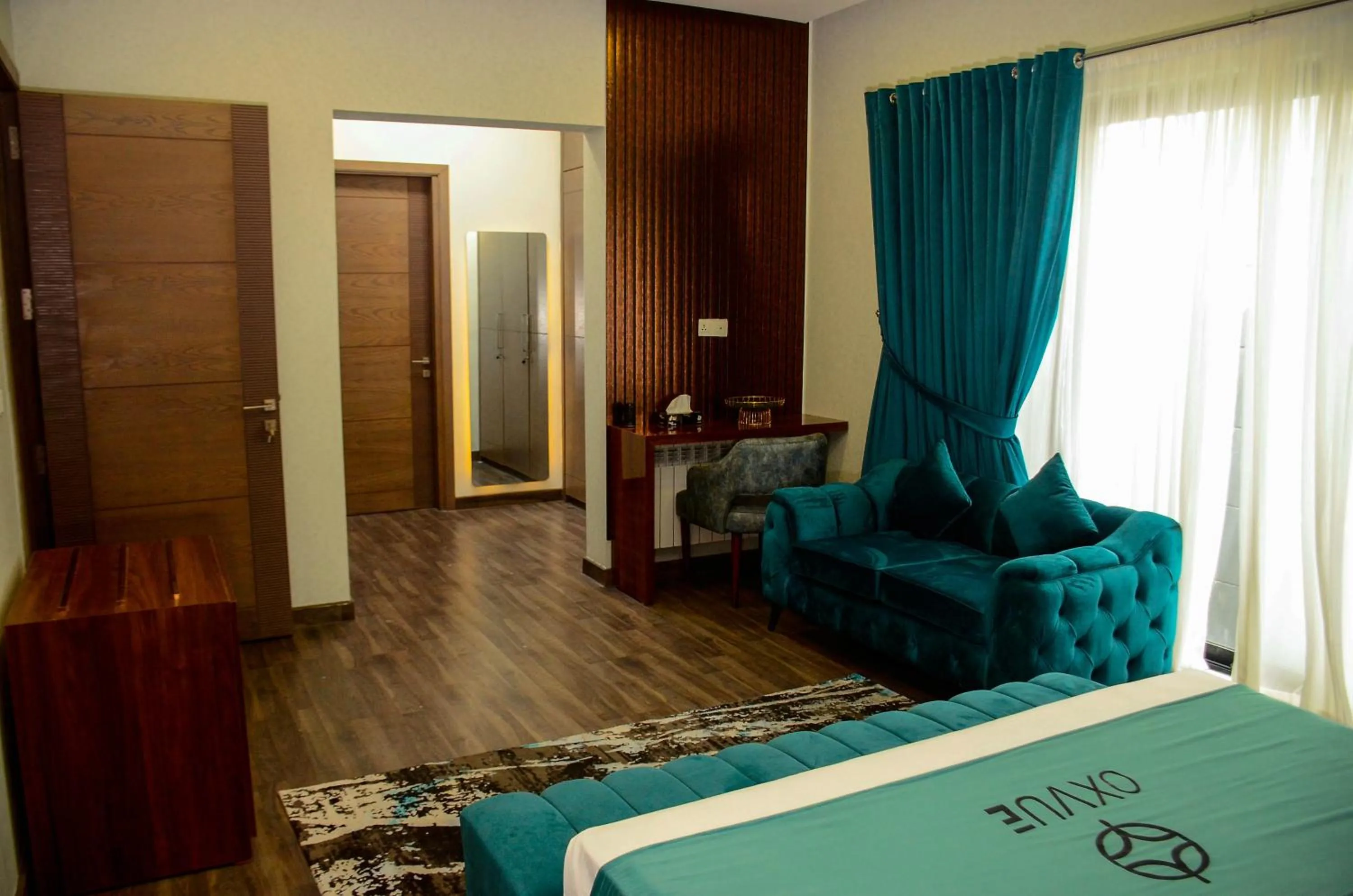 TV and multimedia, Bed in OXVUE Boutique Hotel