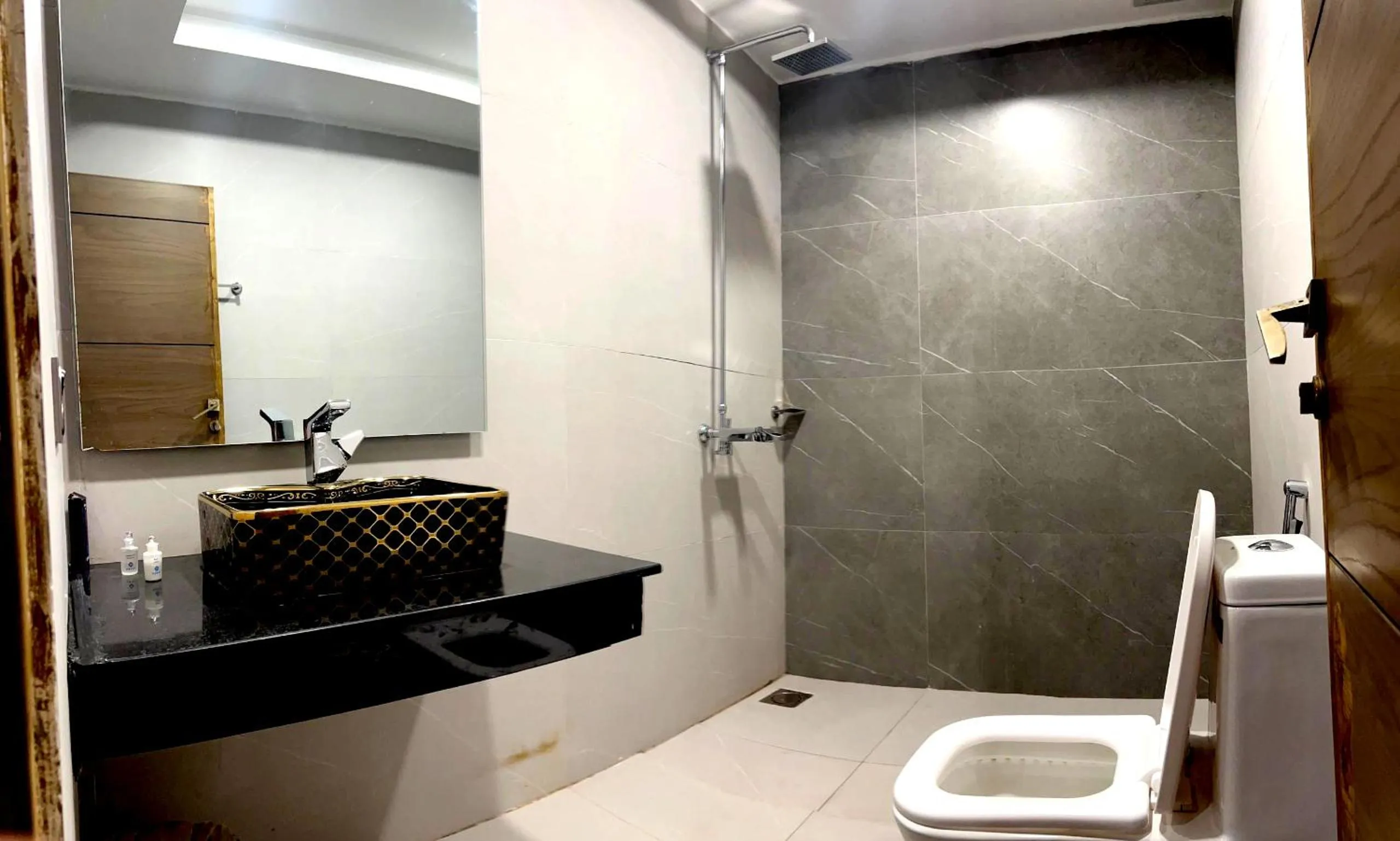 Shower in OXVUE Boutique Hotel