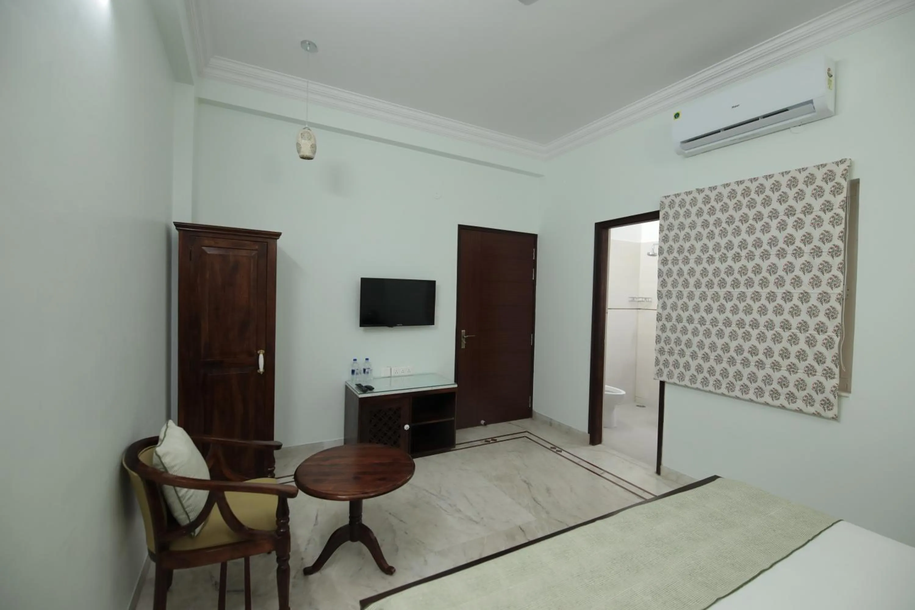Communal lounge/ TV room in Jai Villa - A Boutique Hotel