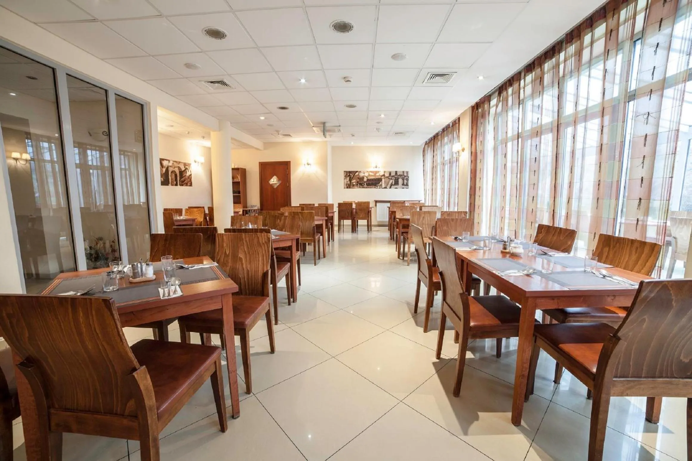 Restaurant/places to eat in H6 MAJOR ApartHotel Travel & Business, FREE PARKING