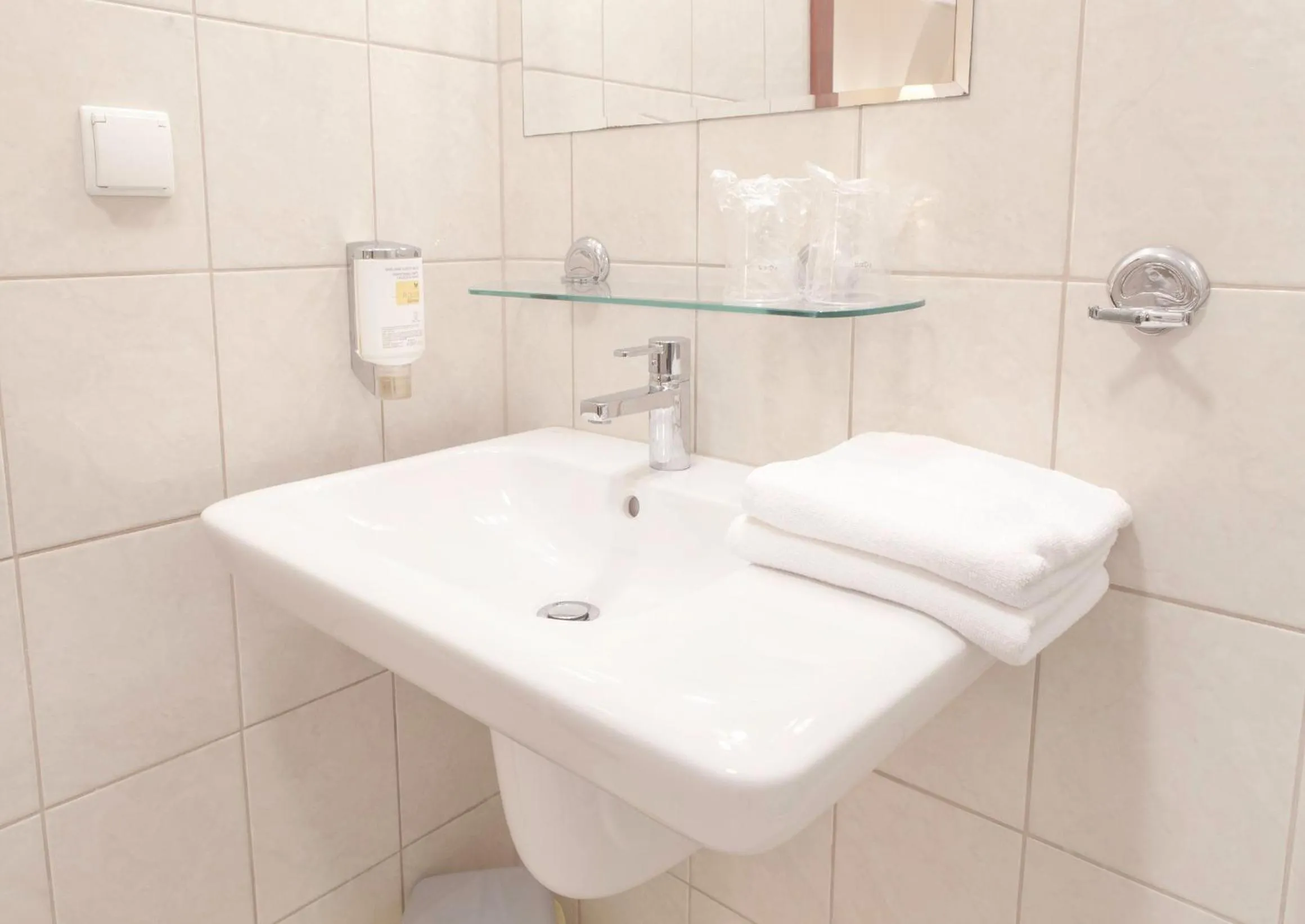 Bathroom in H6 MAJOR ApartHotel Travel & Business, FREE PARKING