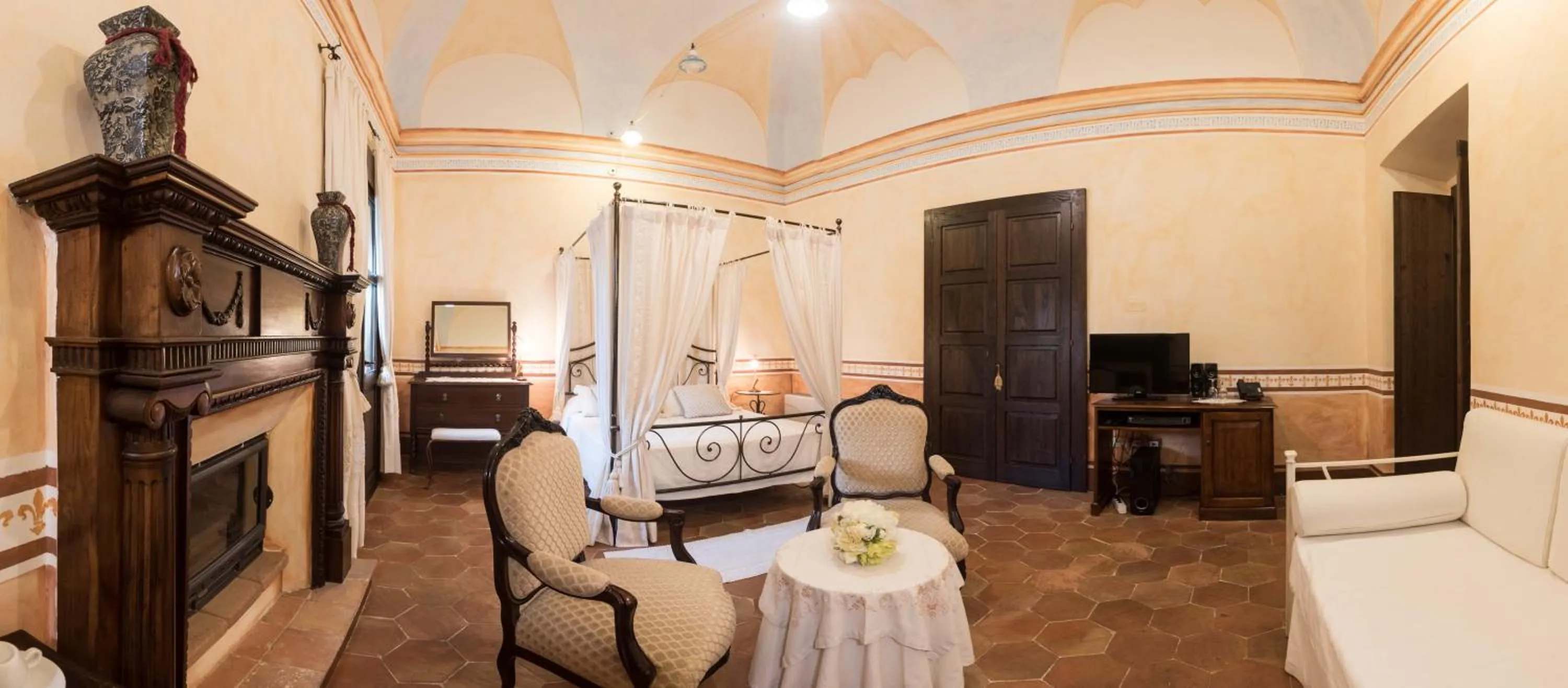 Photo of the whole room, Bed in Hotel Anticos Palathos