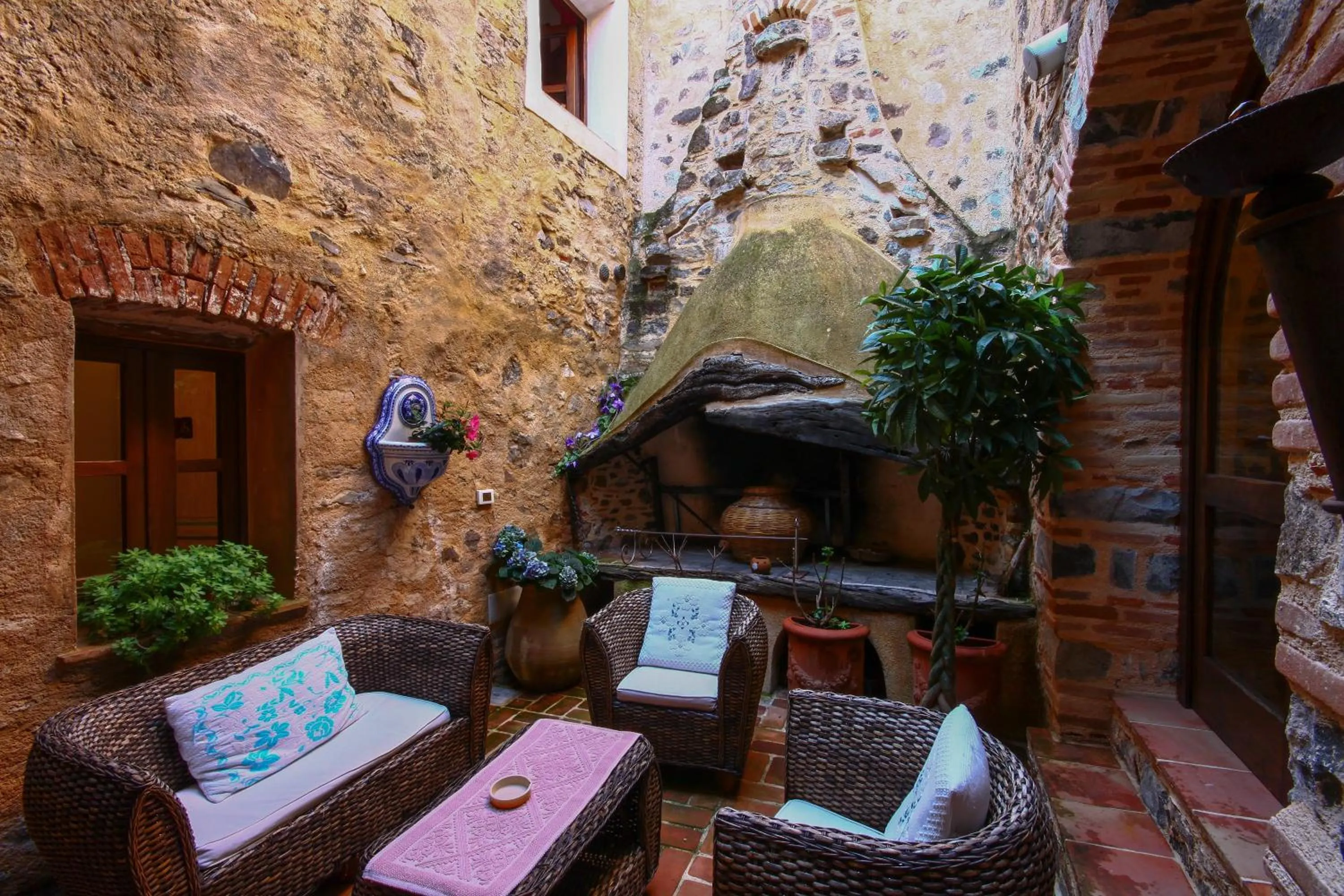 Patio in Hotel Anticos Palathos