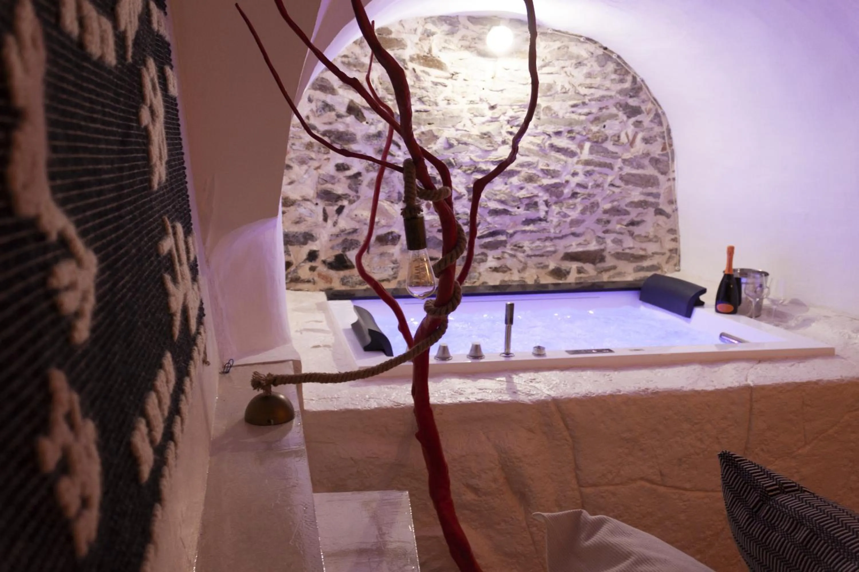 Hot Tub in Hotel Anticos Palathos