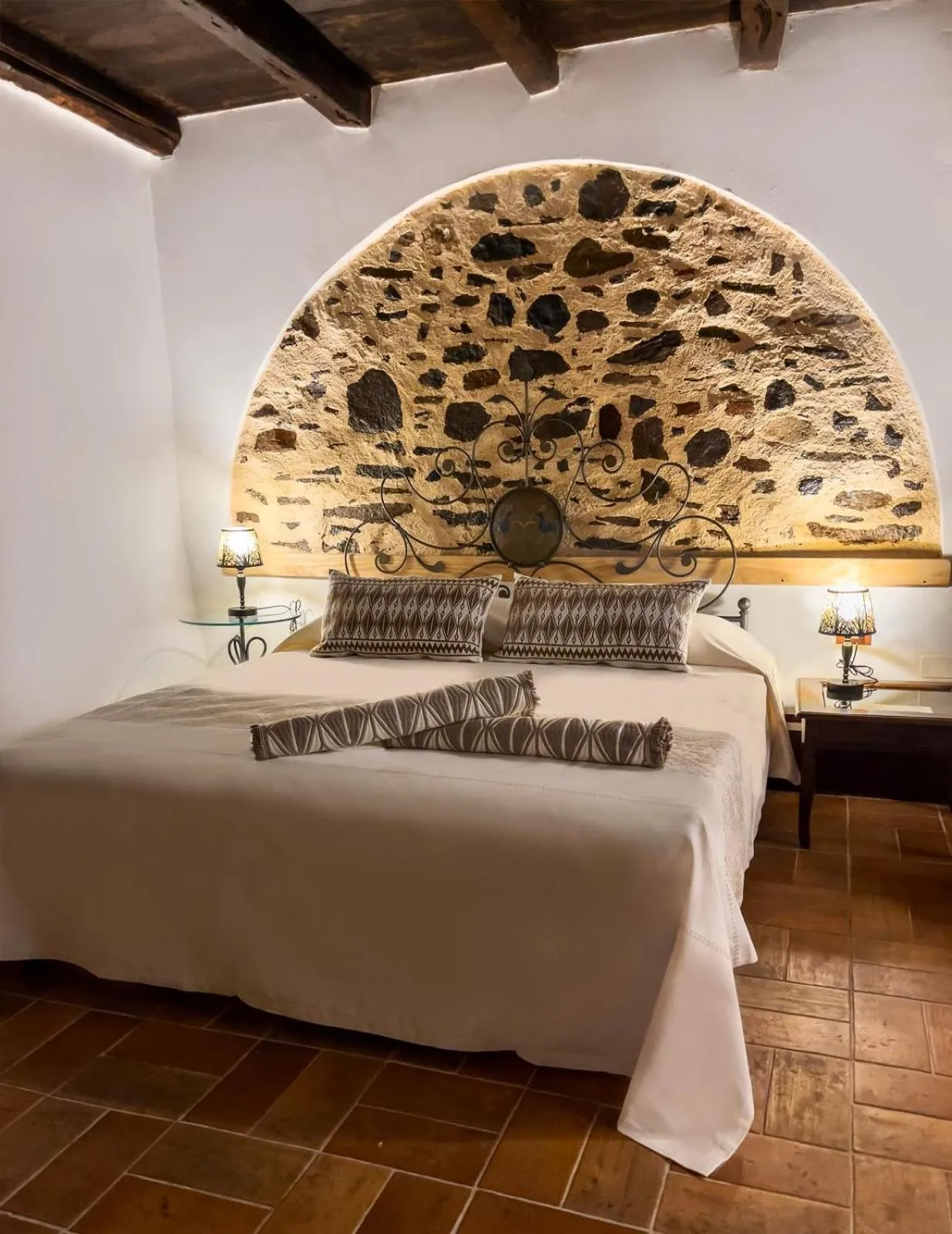 Bed in Hotel Anticos Palathos