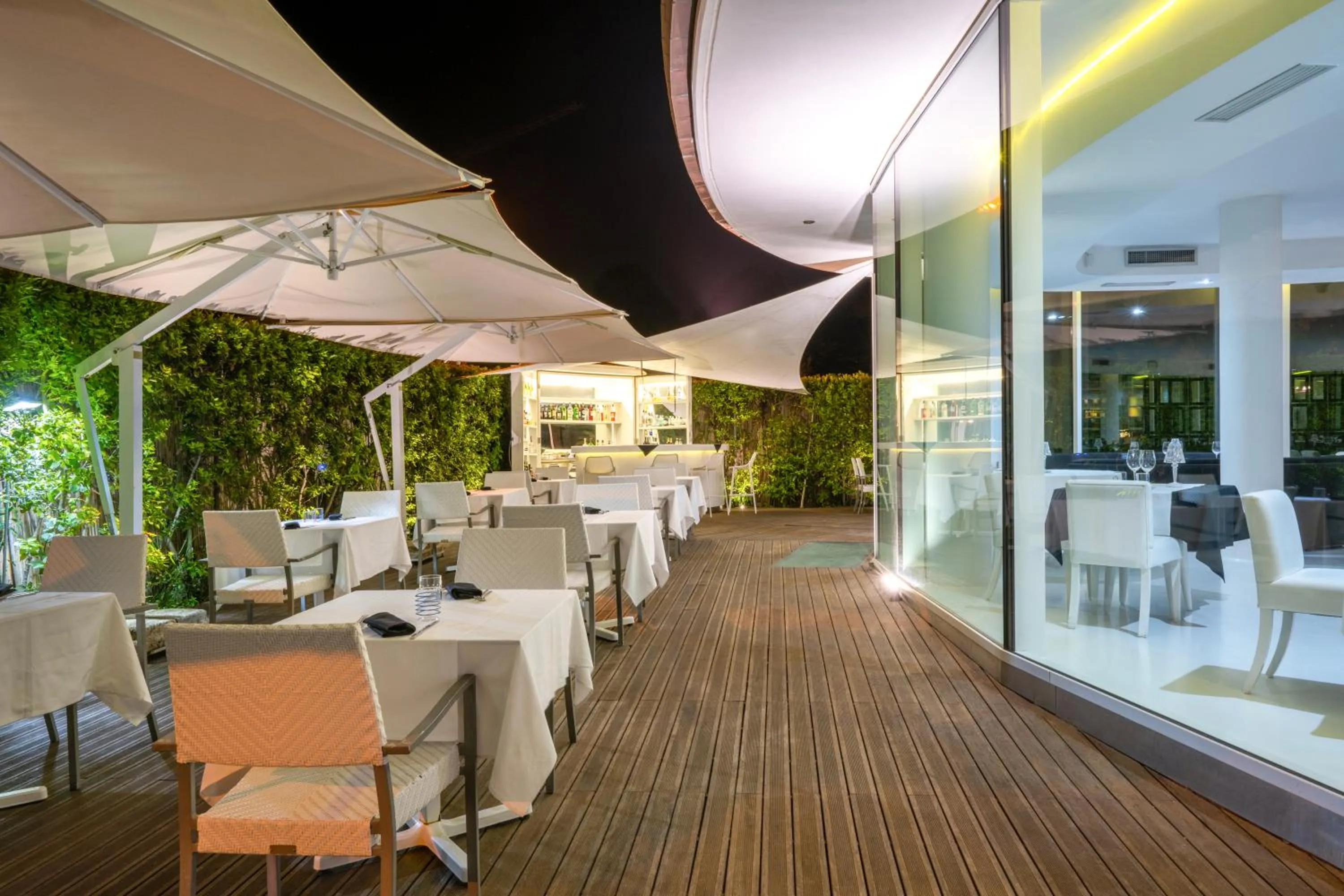 Restaurant/places to eat in Mondial Resort & Spa