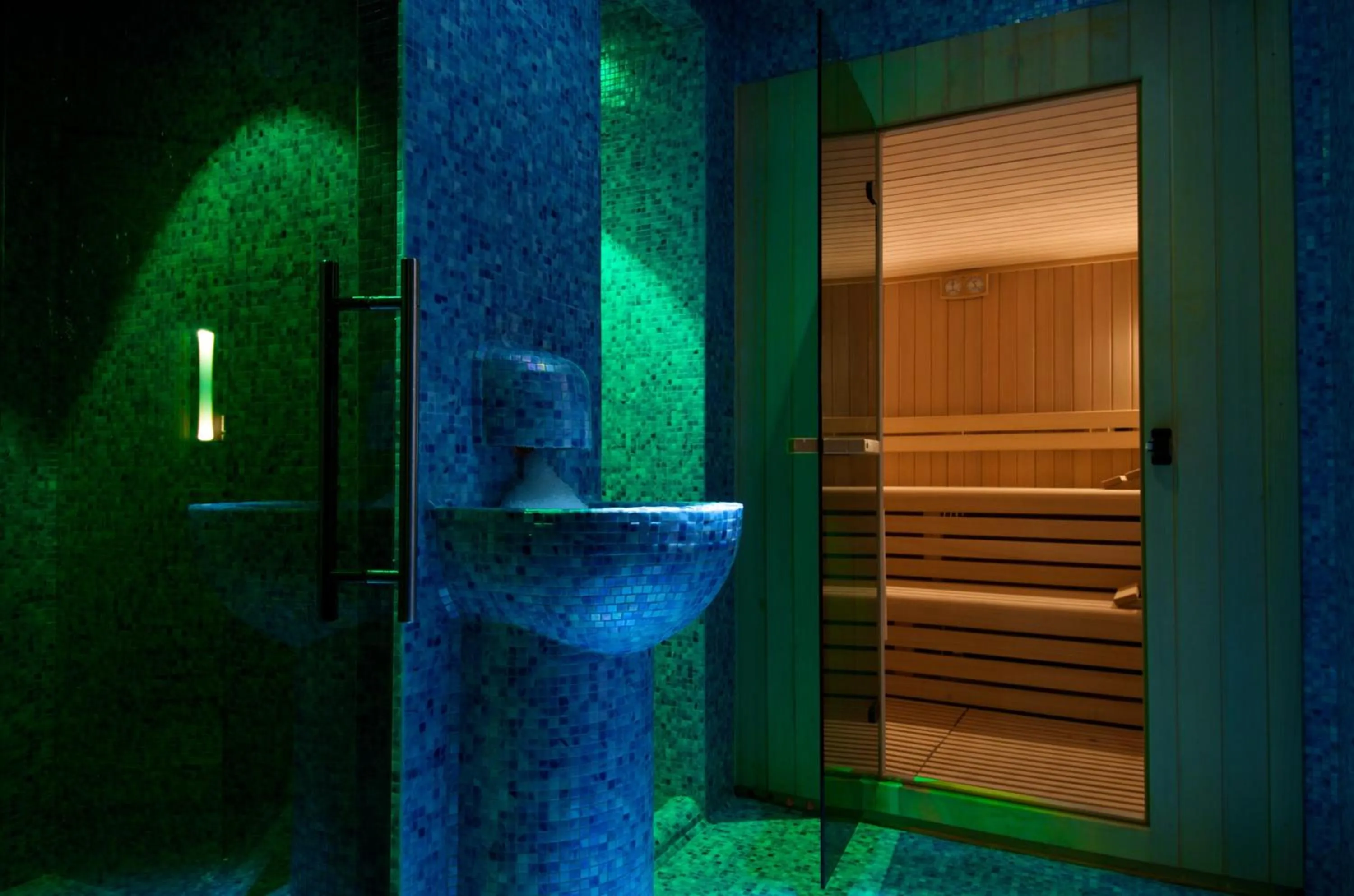 Sauna in Mondial Resort & Spa