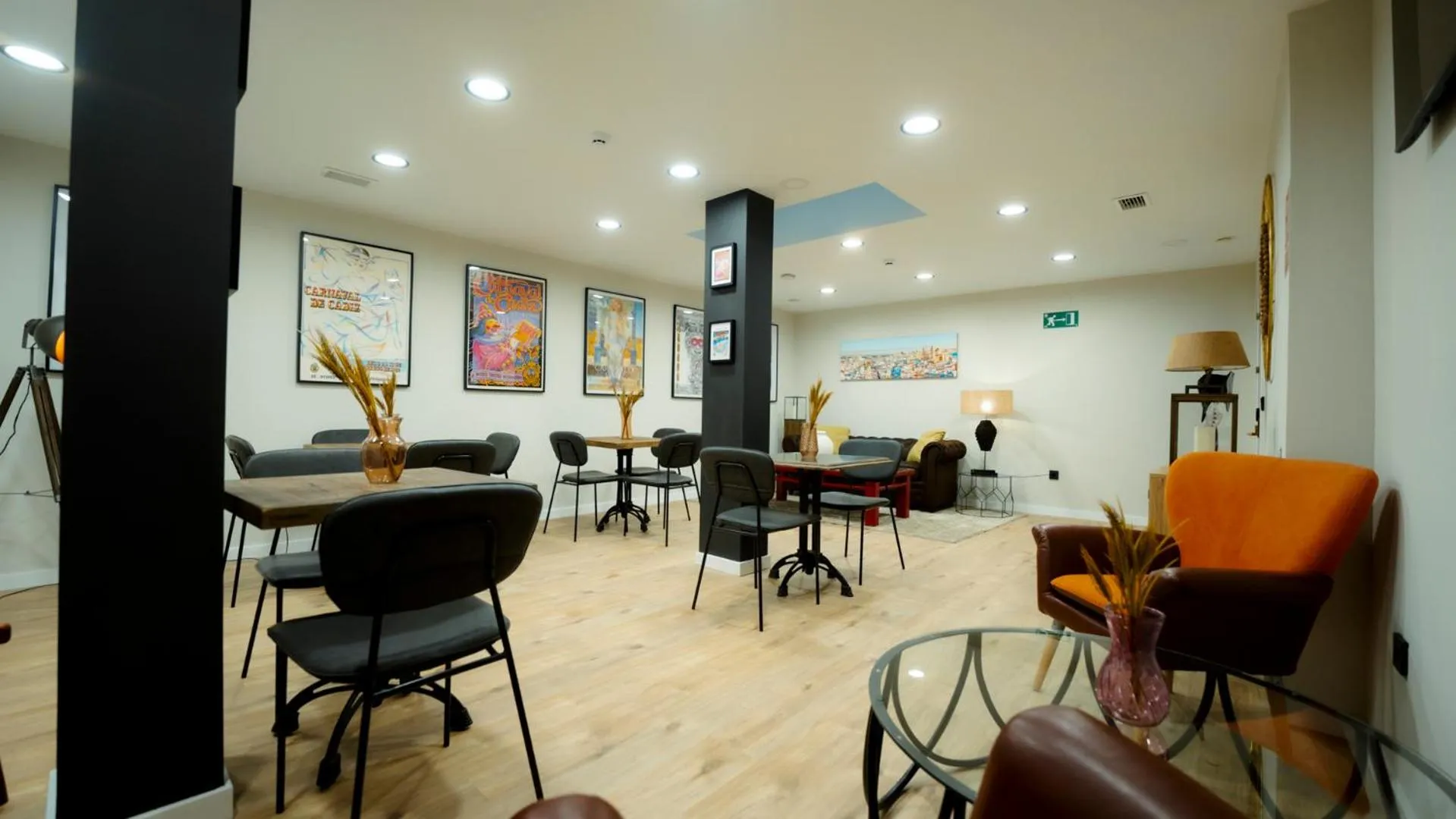 Communal lounge/ TV room in Aparthotel Luz de Gades - Suites Spa Gym - Adults Only