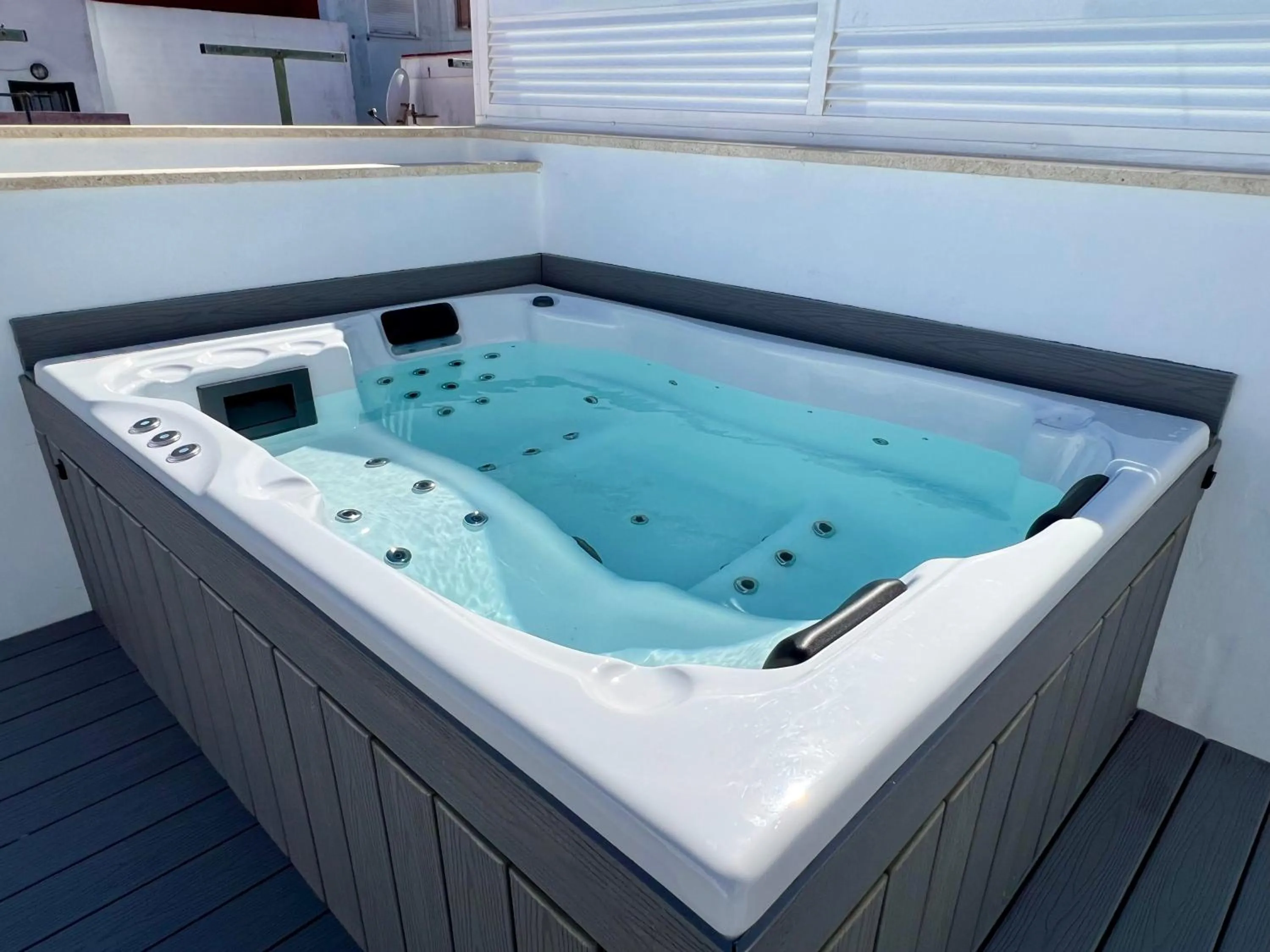 Hot Tub in Aparthotel Luz de Gades - Suites Spa Gym - Adults Only