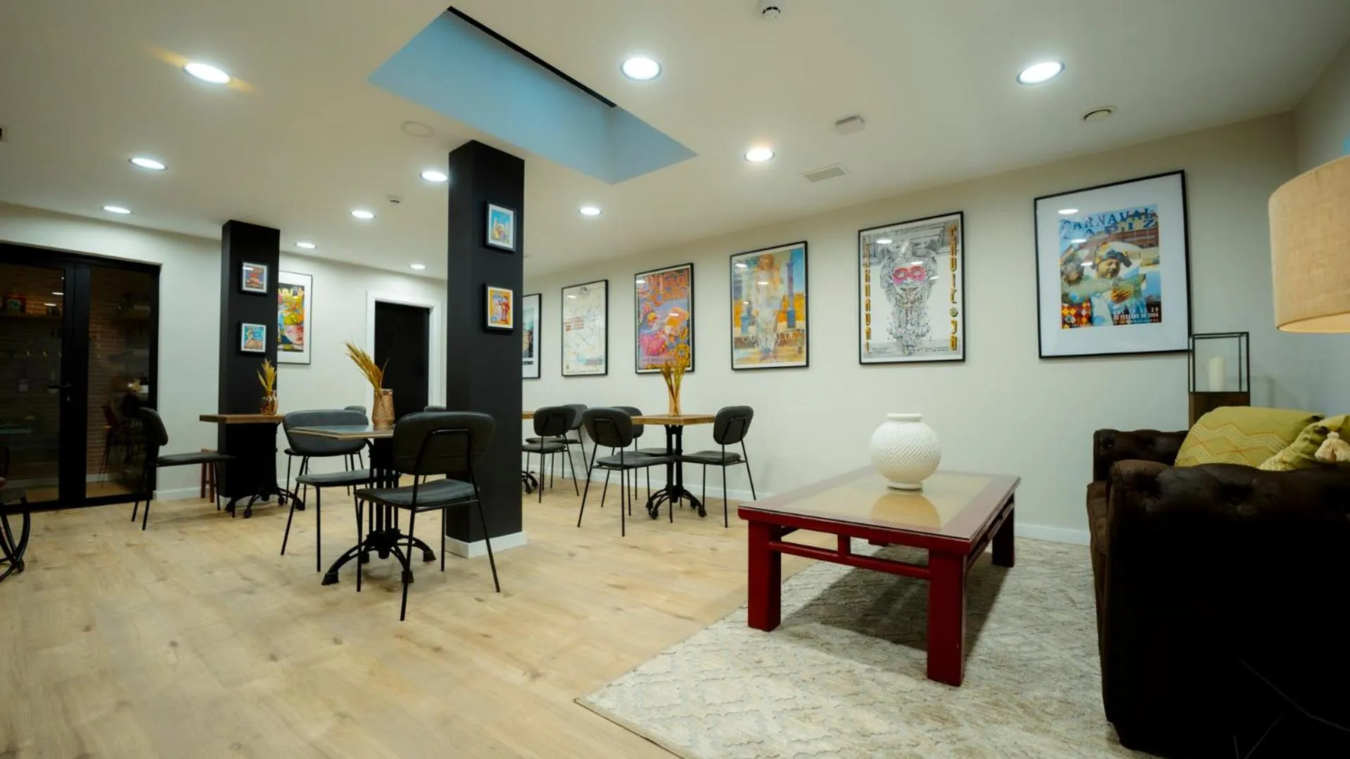 Communal lounge/ TV room in Aparthotel Luz de Gades - Suites Spa Gym - Adults Only