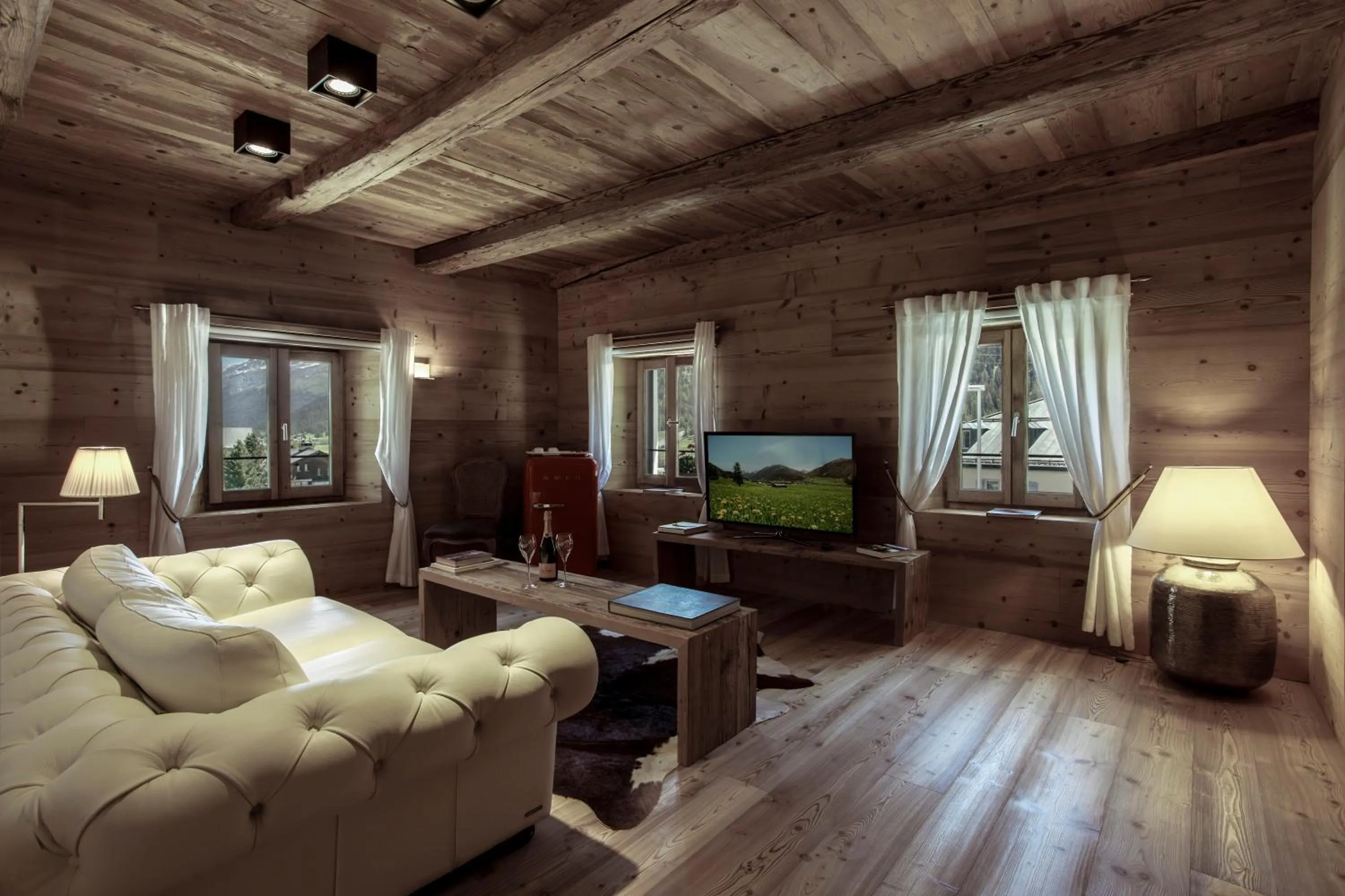 Photo of the whole room in Chesa Stuva Colani