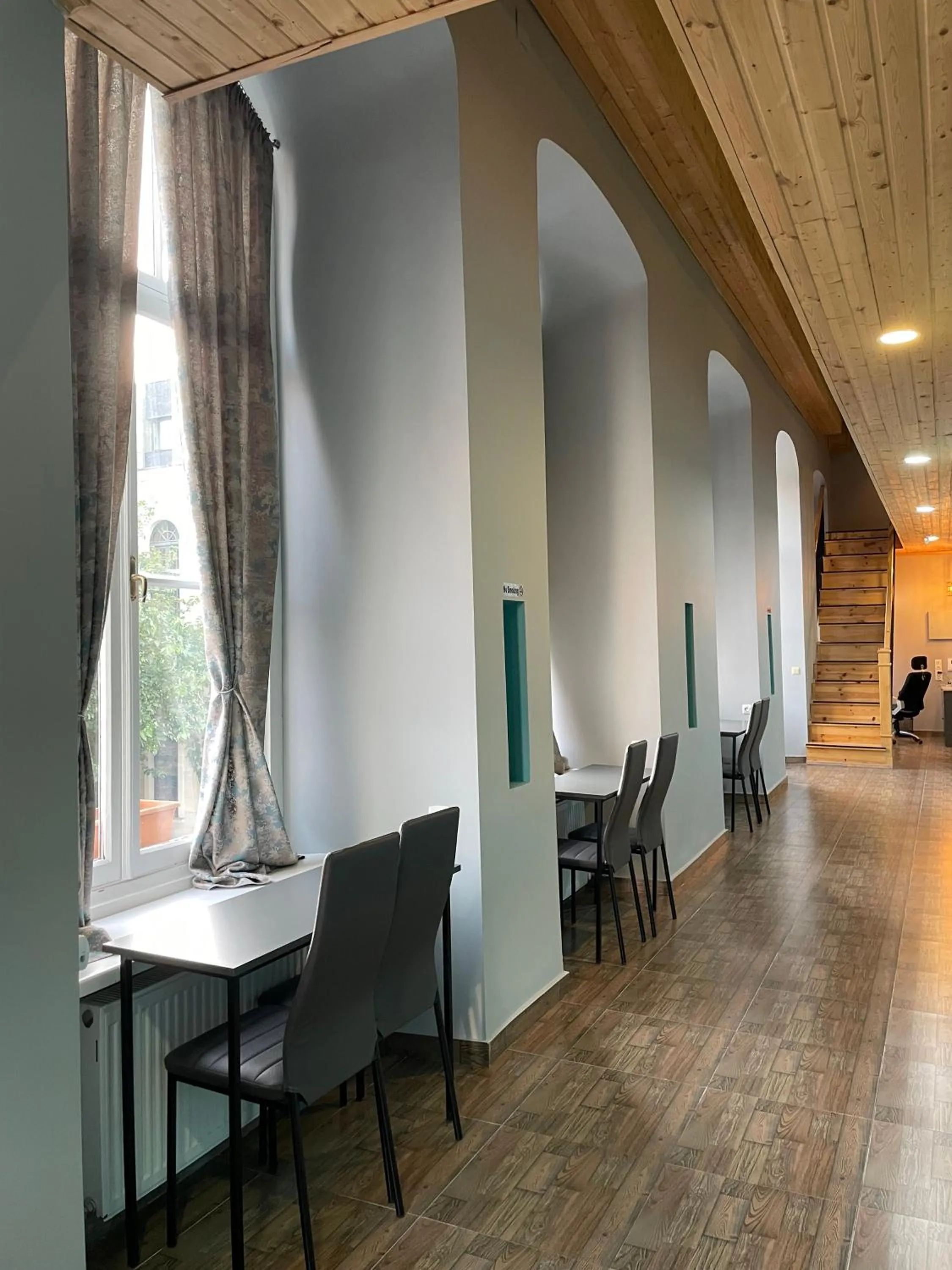 Restaurant/places to eat in tbilicity hotel