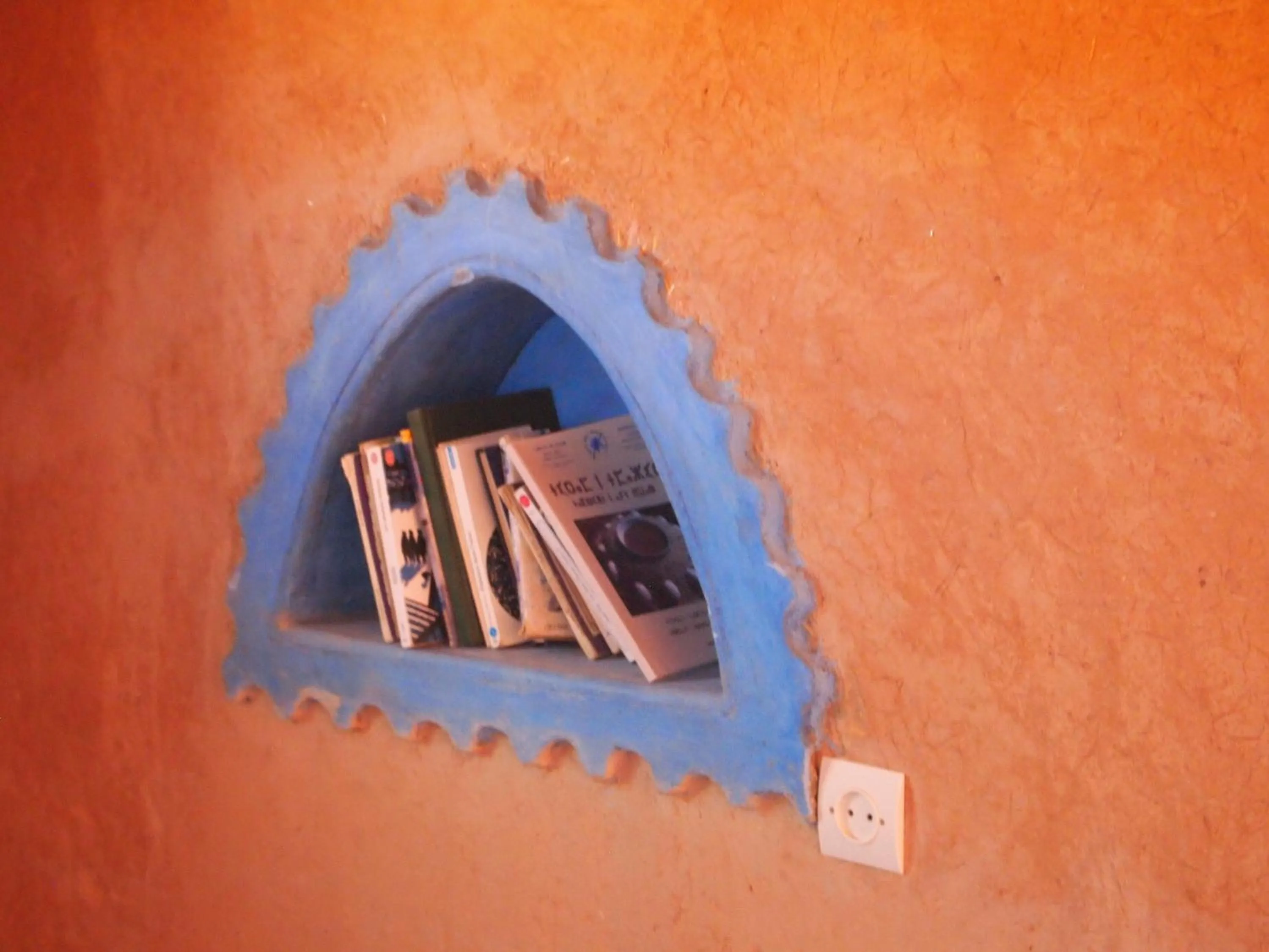 Library in Casbah d'hôte La Jeanne Tourisme Ecologique