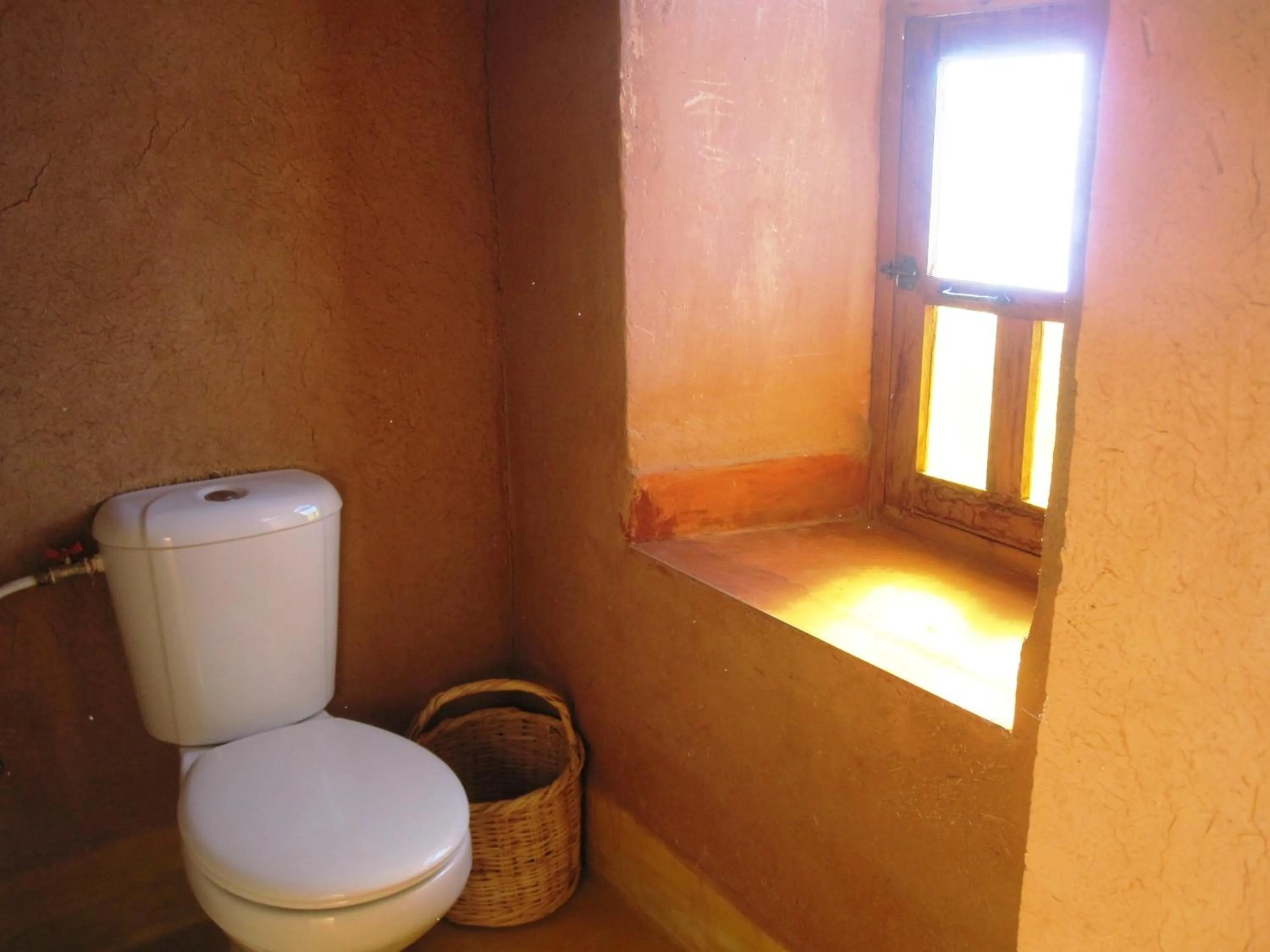 Toilet in Casbah d'hôte La Jeanne Tourisme Ecologique