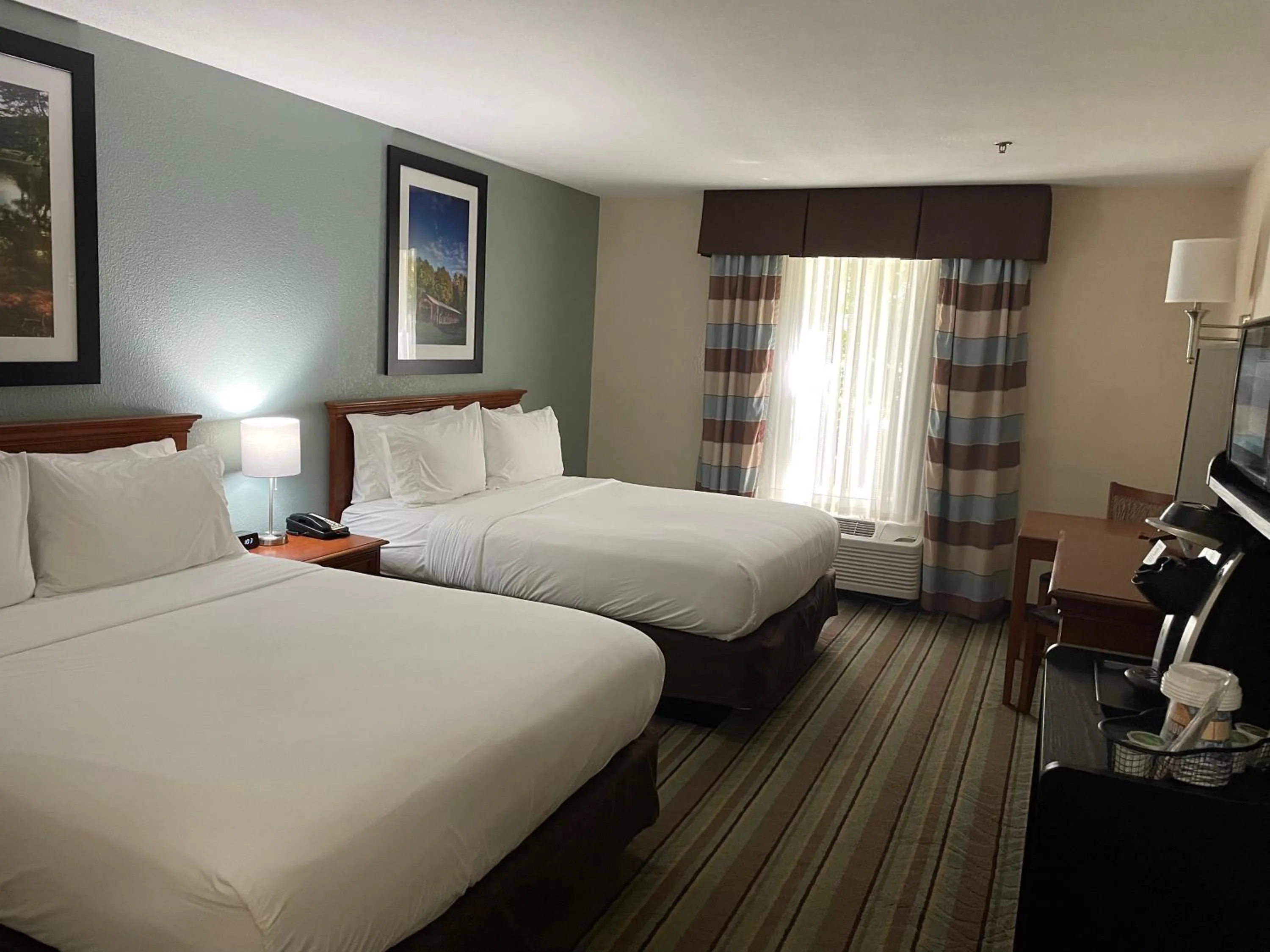 Bed in White Pine Lodge