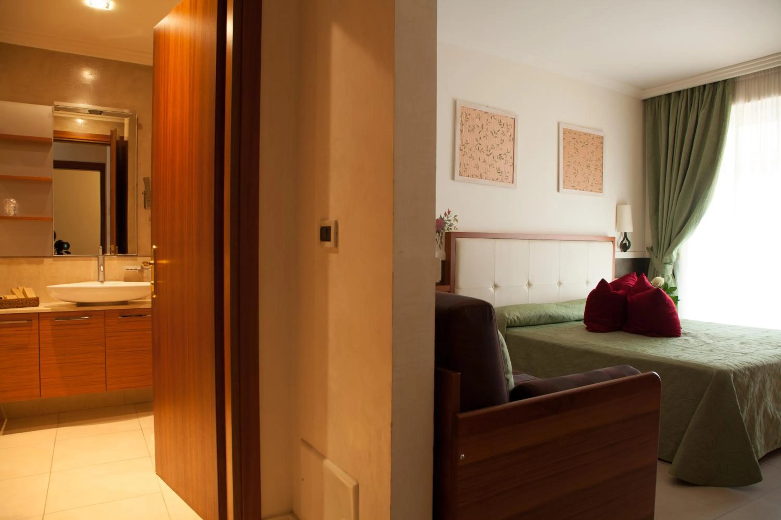 Photo of the whole room, Bed in Allegroitalia Alassio Rosa