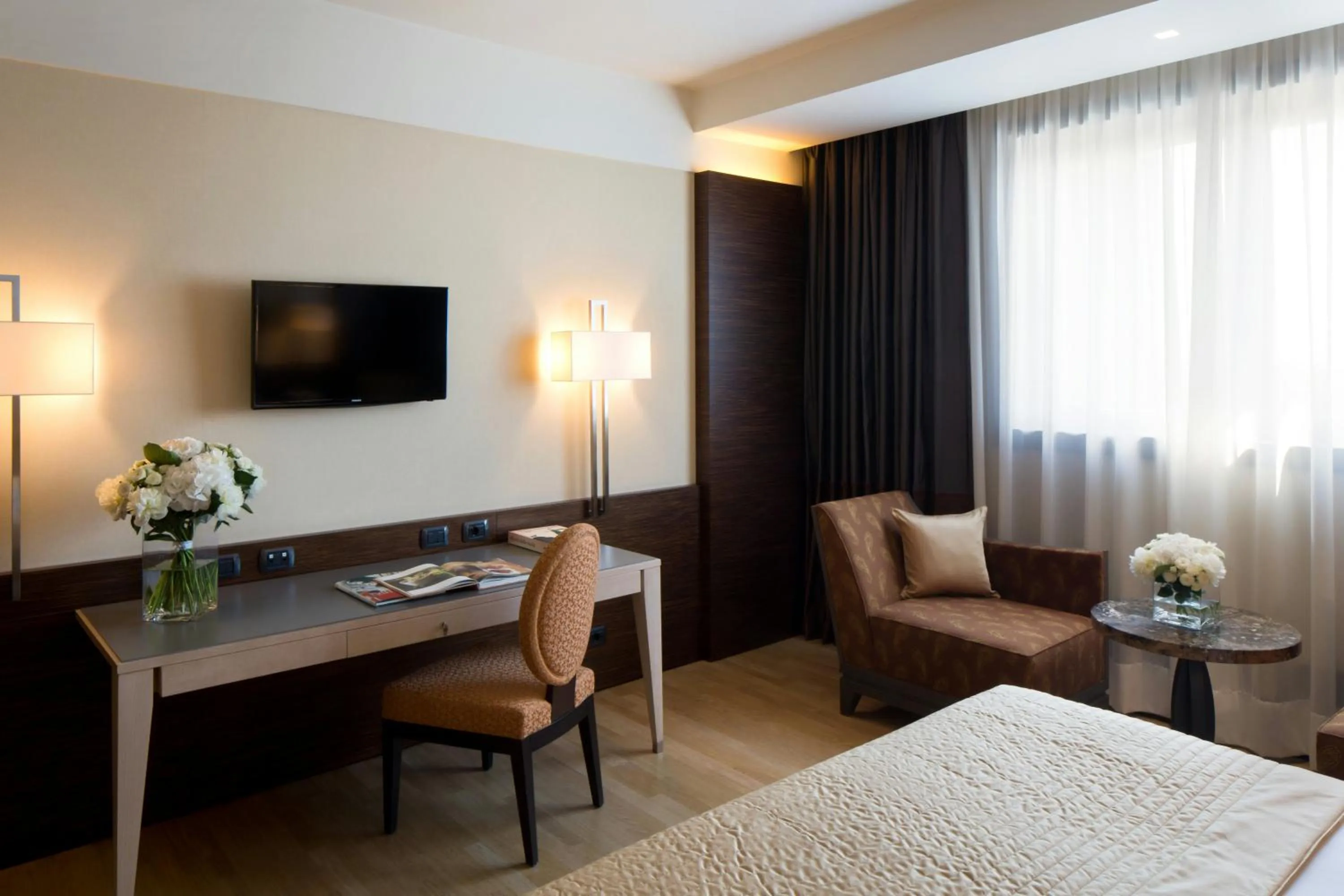 Photo of the whole room, Bed in Starhotels Grand Milan