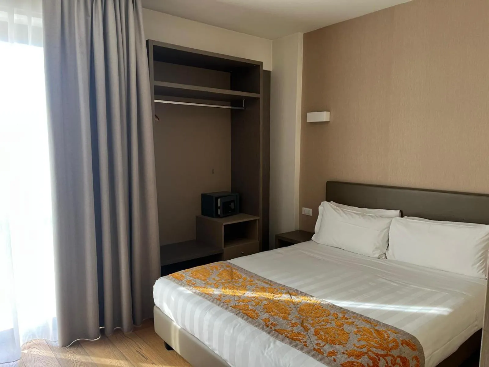 Bed in Hotel Napoleon