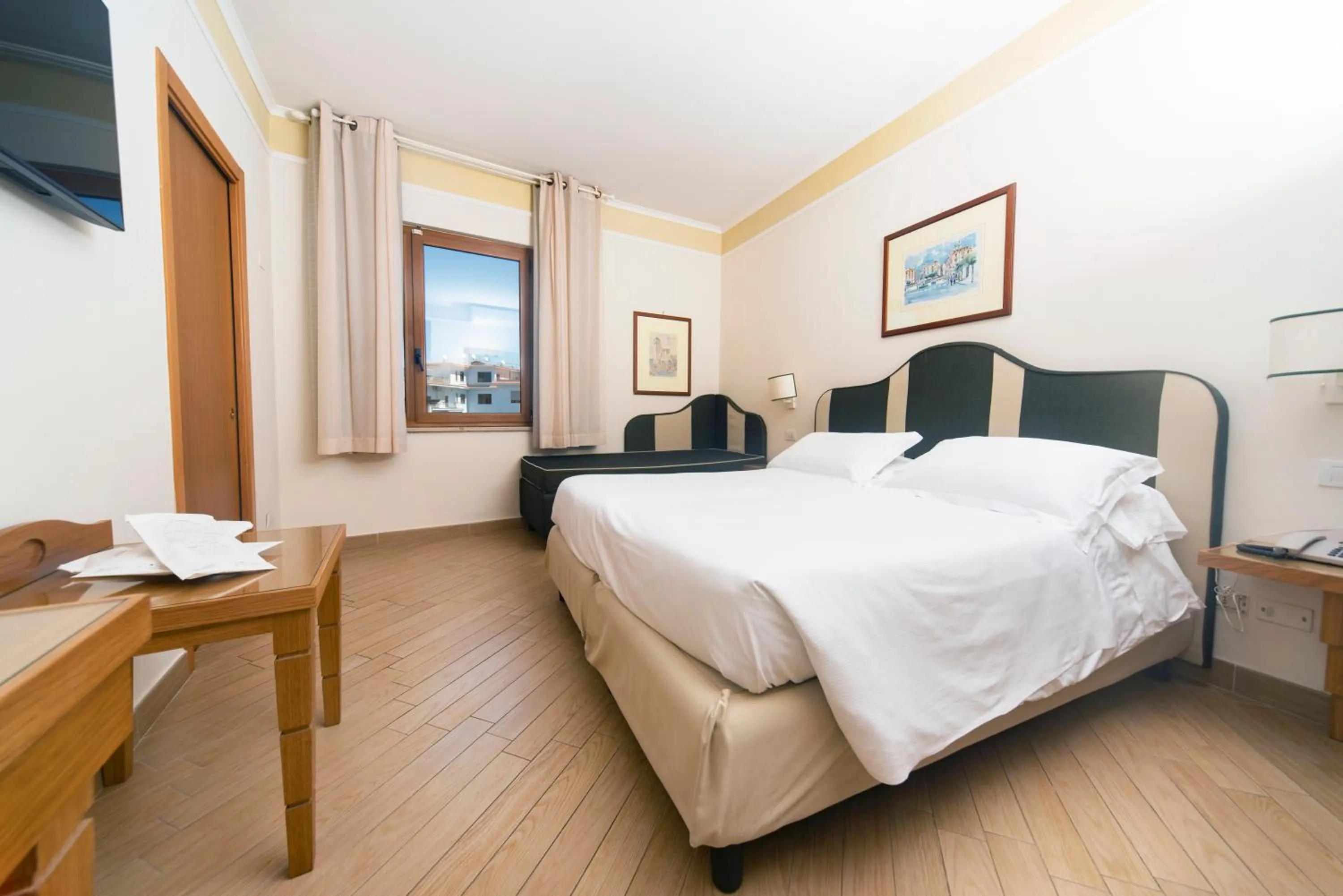 Bedroom, Bed in Hotel Tourist