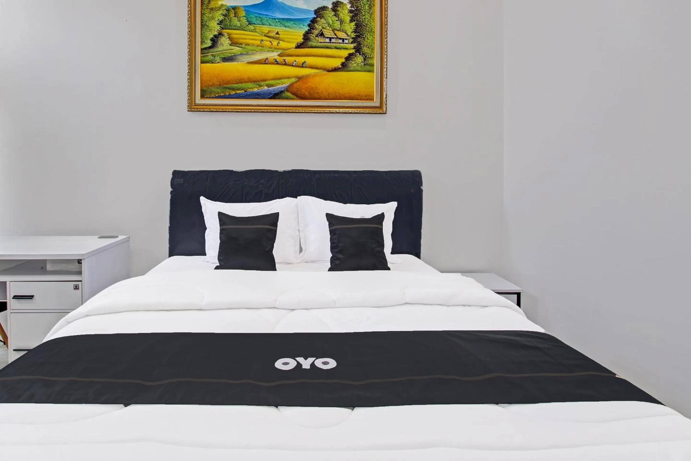 Bedroom, Bed in Collection O 91629 Ndalem Abhirama