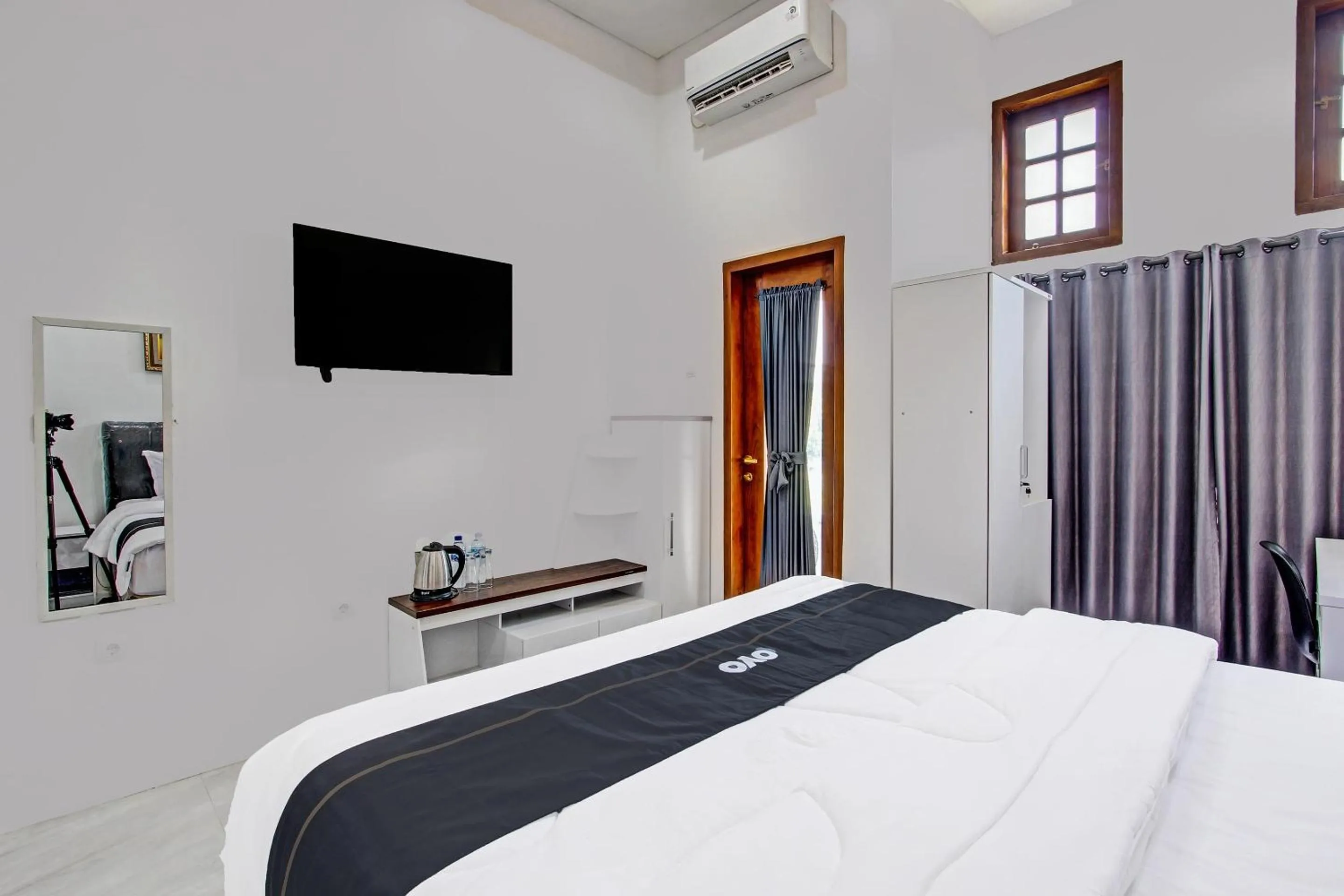 Bedroom, Bed in Collection O 91629 Ndalem Abhirama