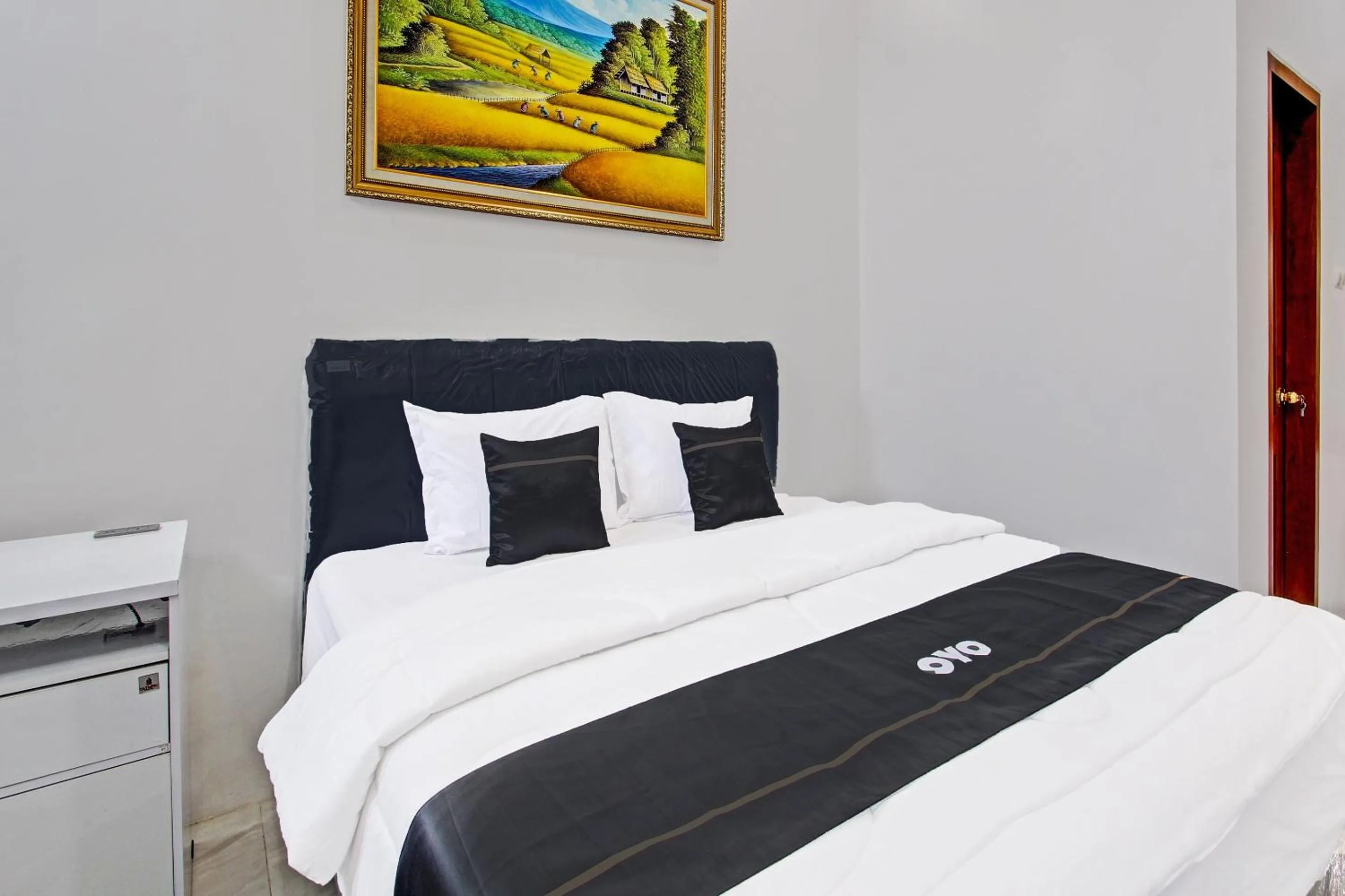 Bedroom, Bed in Collection O 91629 Ndalem Abhirama