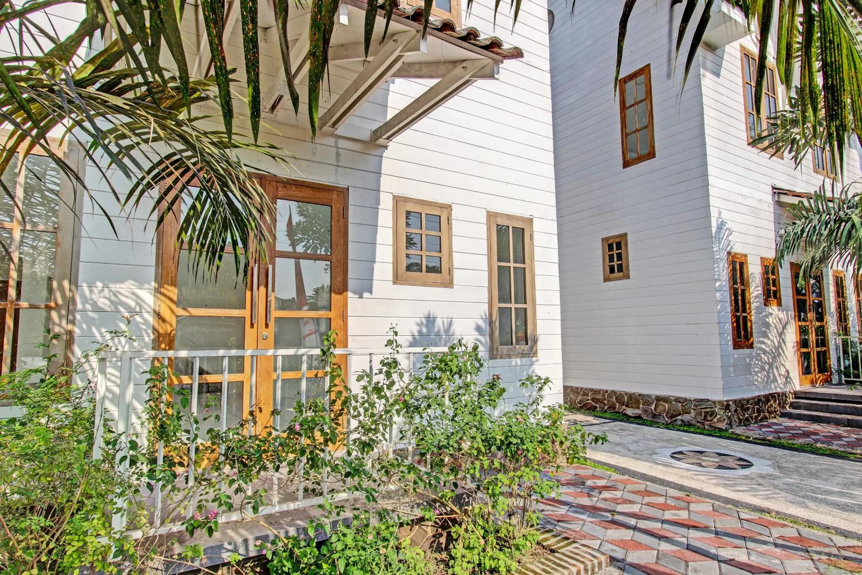 Facade/entrance in Collection O 91629 Ndalem Abhirama