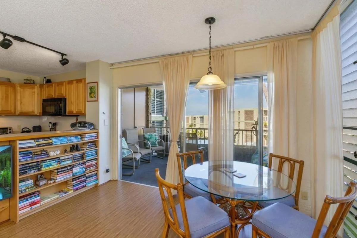 Dining area in Alii Villas Condominiums