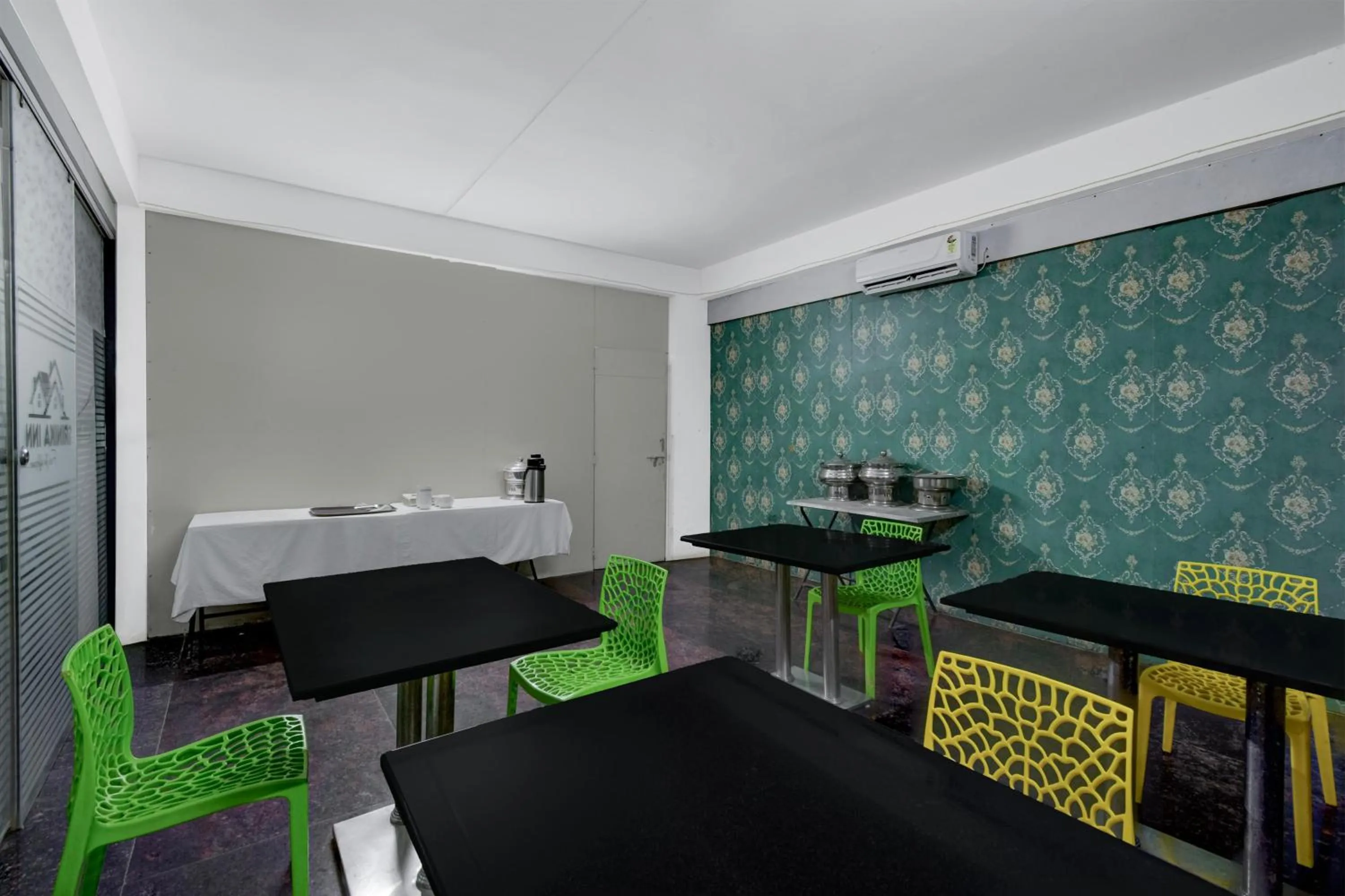 Lobby or reception in Super Townhouse Financial District Gachibowli Formerly Srinika Inn