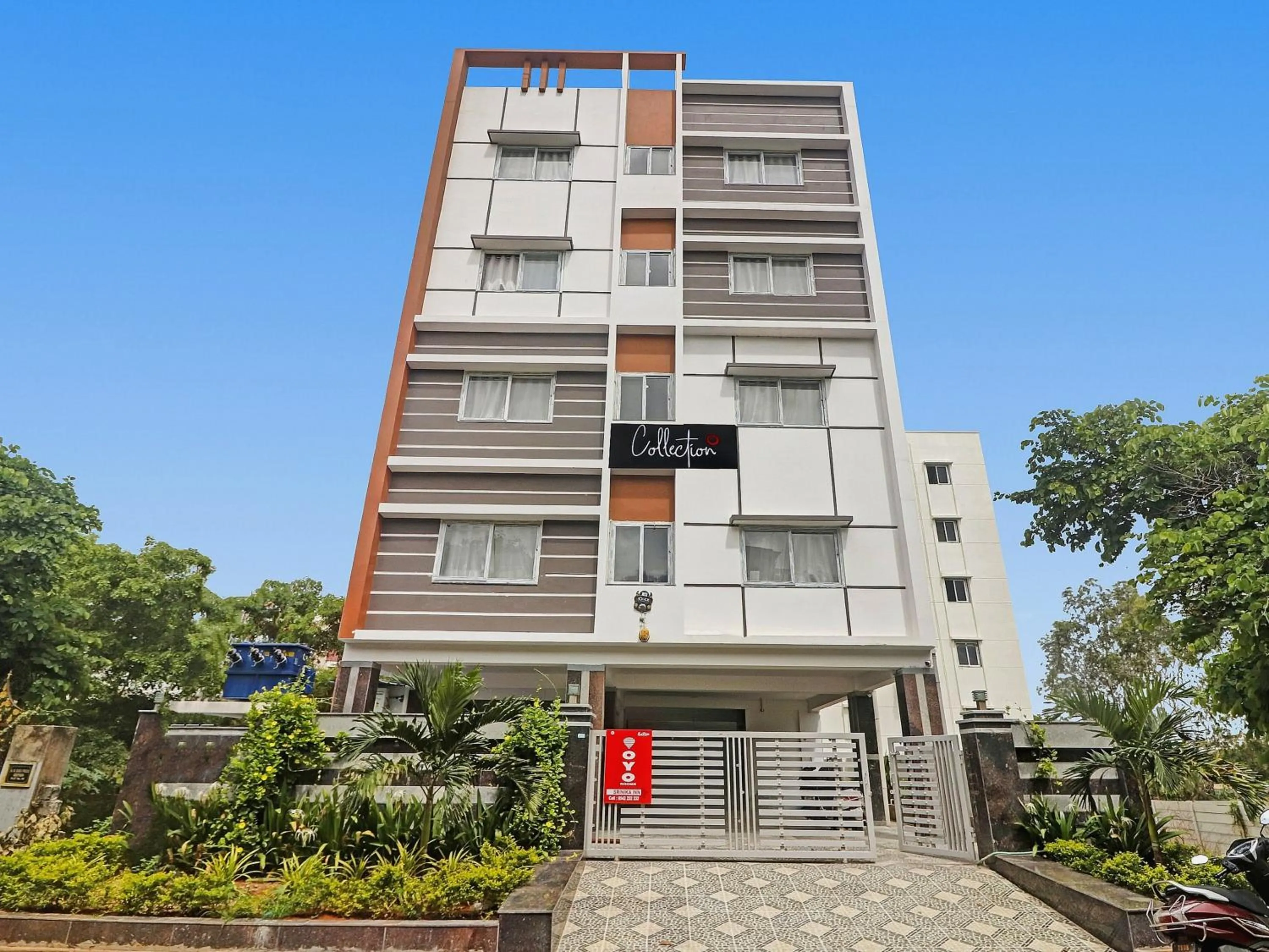 Facade/entrance in Super Capital O Srinika Inn
